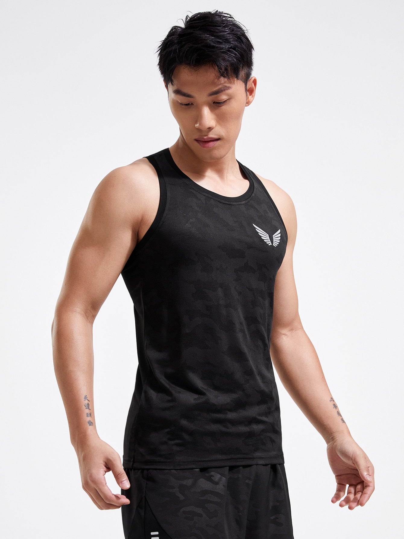 Men Reflective Wings Print Sports Tank Top