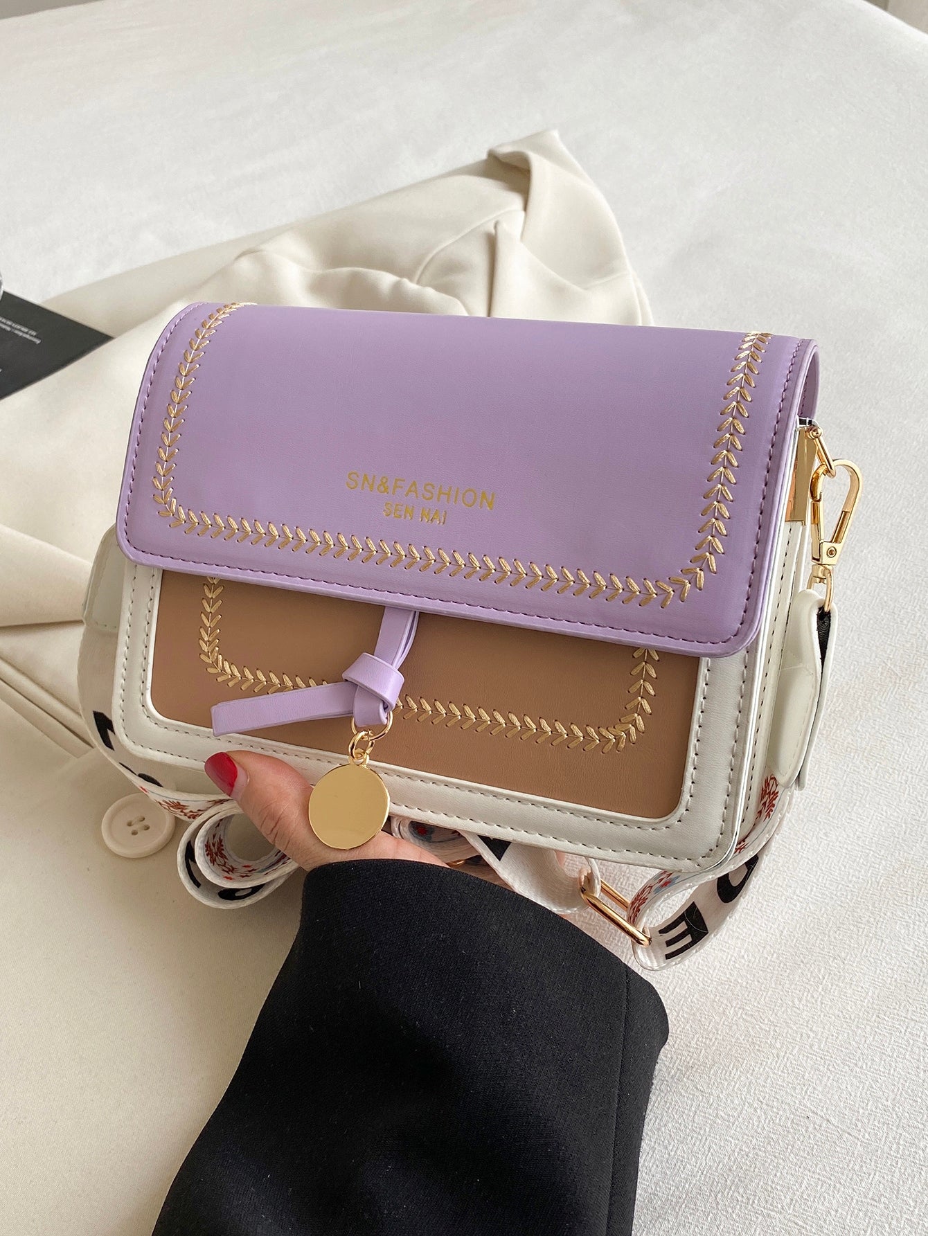 Fashionable bag for women, versatile new crossbody bag, casual, contrasting color, small square bag, wide shoulder strap, for party date school outdoor gift