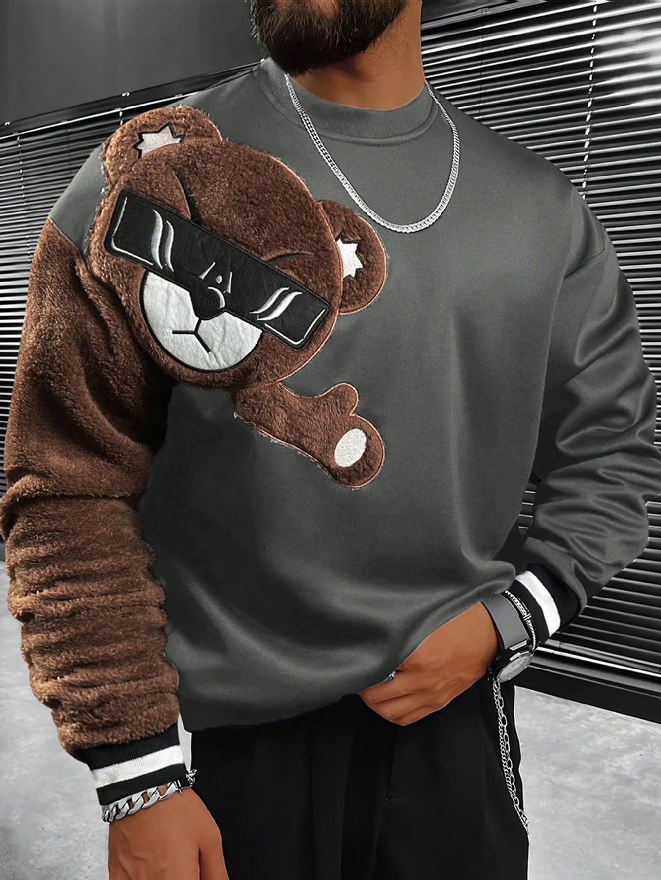 Men's Casual Bear Pattern Pullover With Embroidery