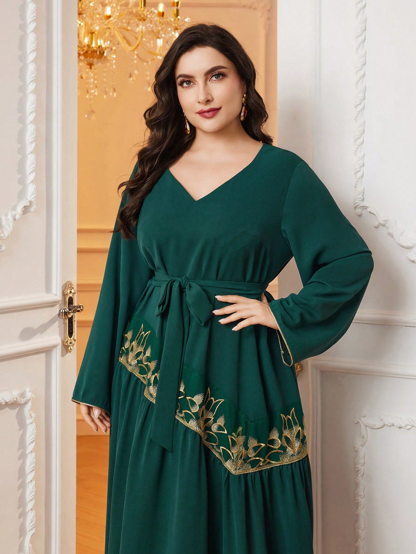 Plus Size Women'S Long Sleeve Dress With Embroidery Pattern And Waistband