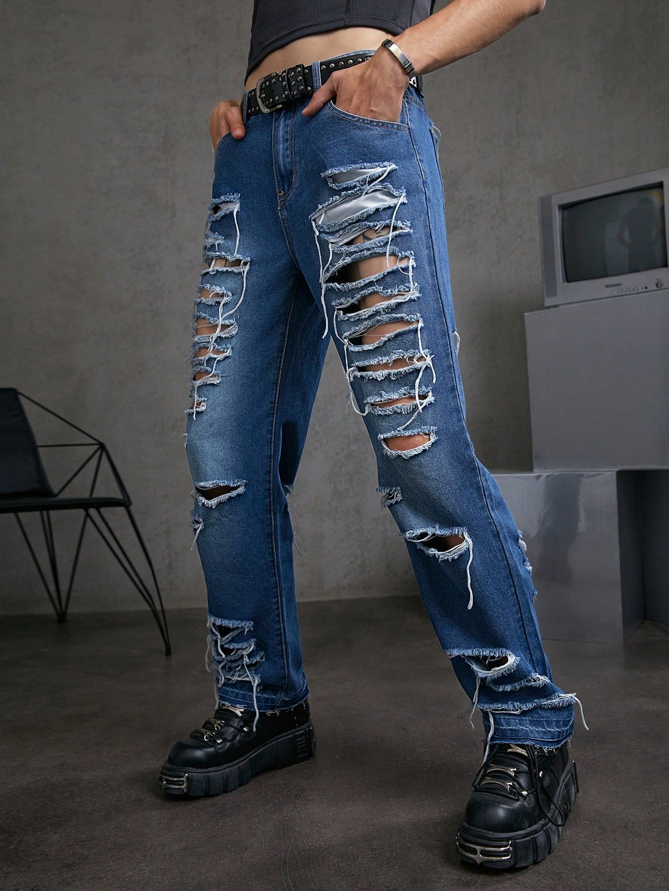 Men's Water Washed Ripped Hole Personalized Casual New Fashion Jeans, No Belt Included