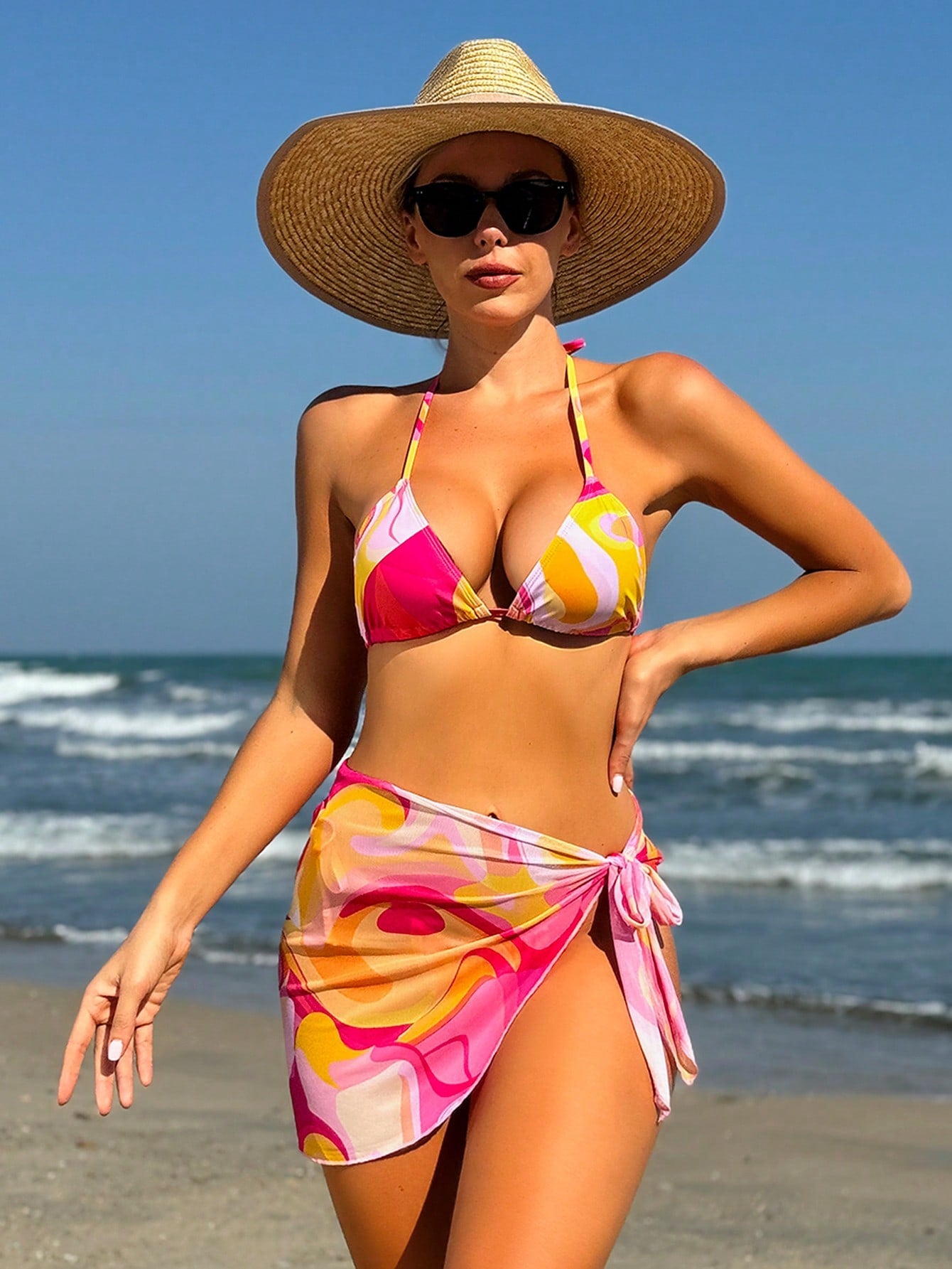 Women's Printed Halter Neck Two Piece Swimsuit With Cover-Up Skirt 3pcs/Set (Random Print), Bikini Swimwear Bathing Suit Beach Outfit Summer Vacation