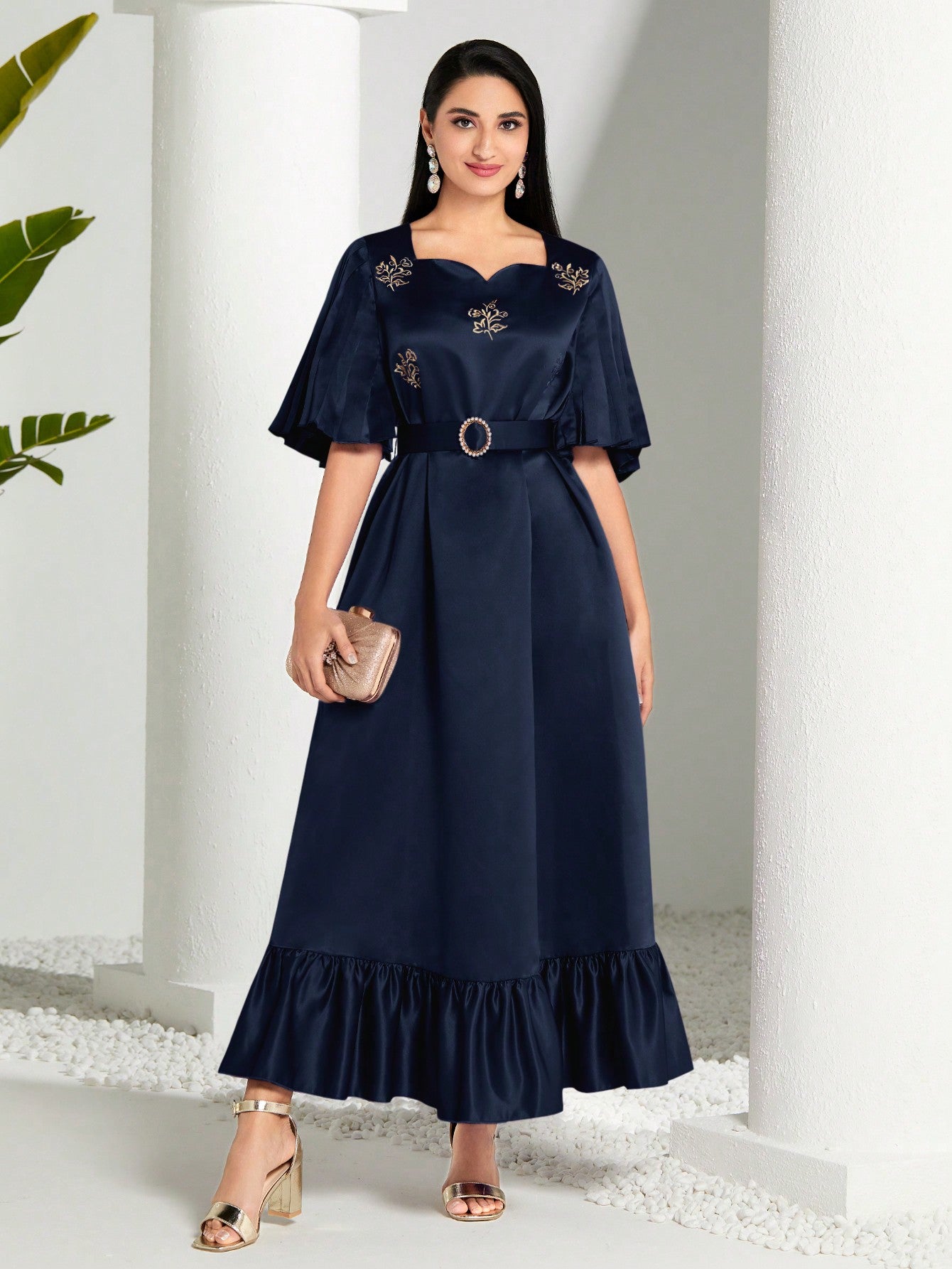 Women's Arab-Style Dress With Sweetheart Neckline And Ruffle Hem