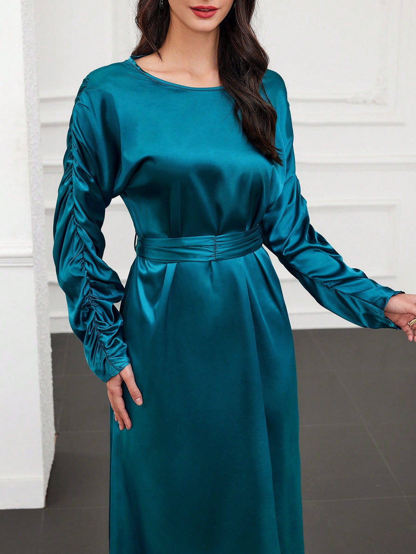 Ladies' Solid Color Round Neckline Pleated Long Sleeve Fashionable Dress