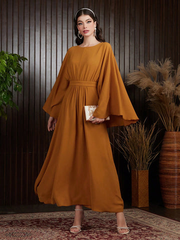 Women's Arabian Style Dress With Flared Sleeves And Cinched Waist