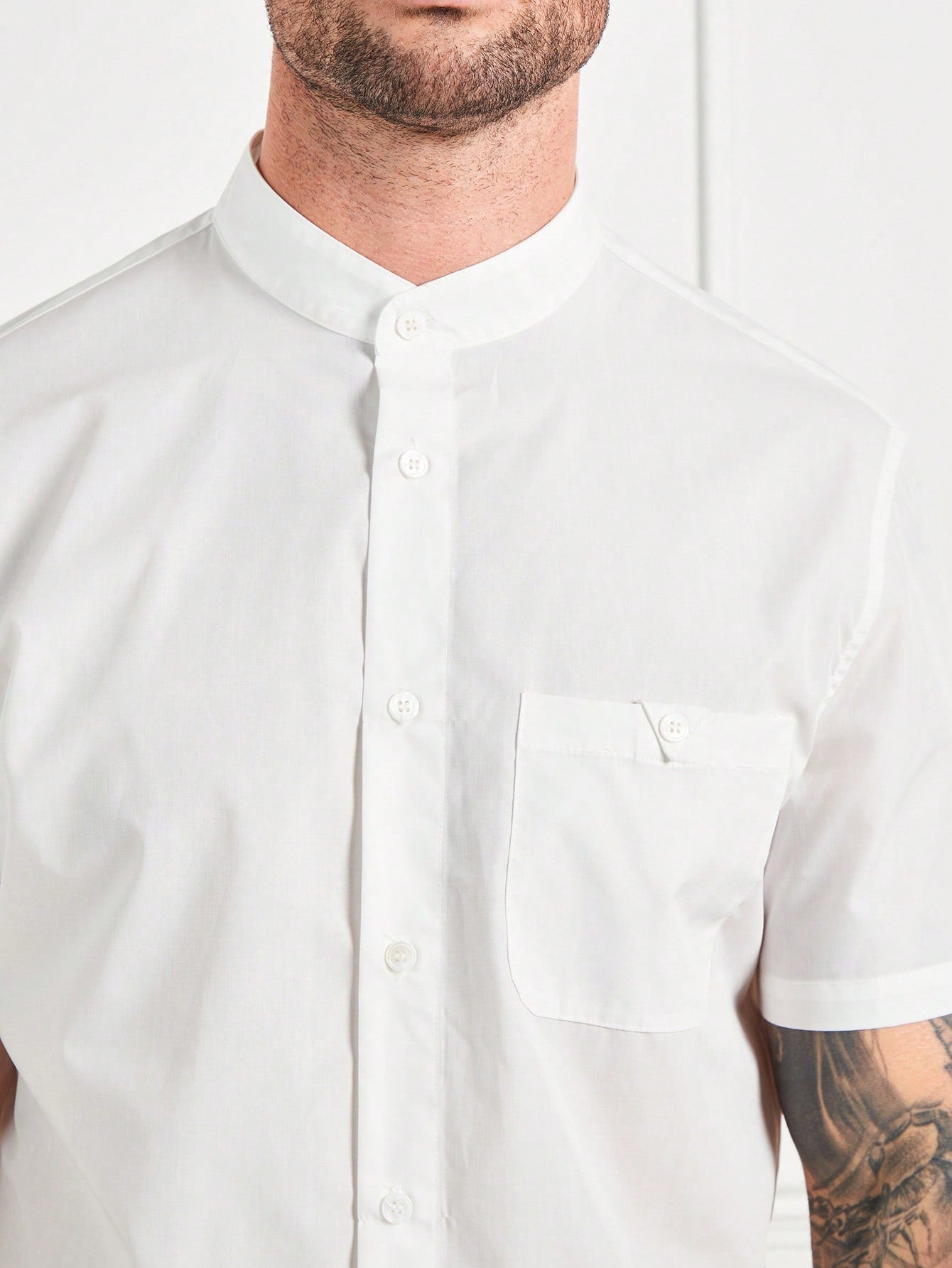 Men's Casual White Fitted Stand-Collar Short-Sleeved Shirt