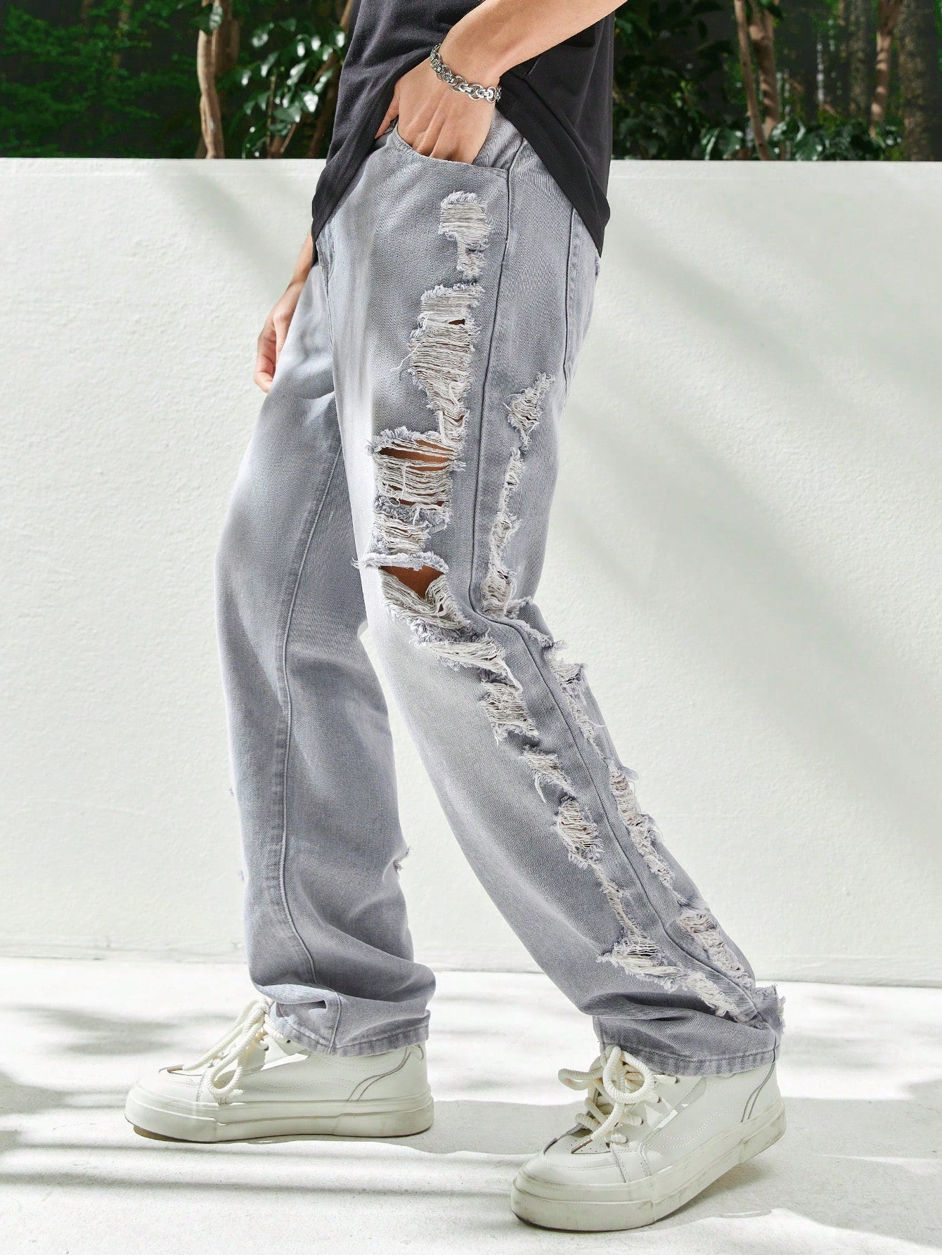 Men's Distressed Denim Jeans