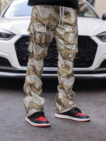 Loose Fit Men's Allover Printed Cargo Pants With Flap Pockets