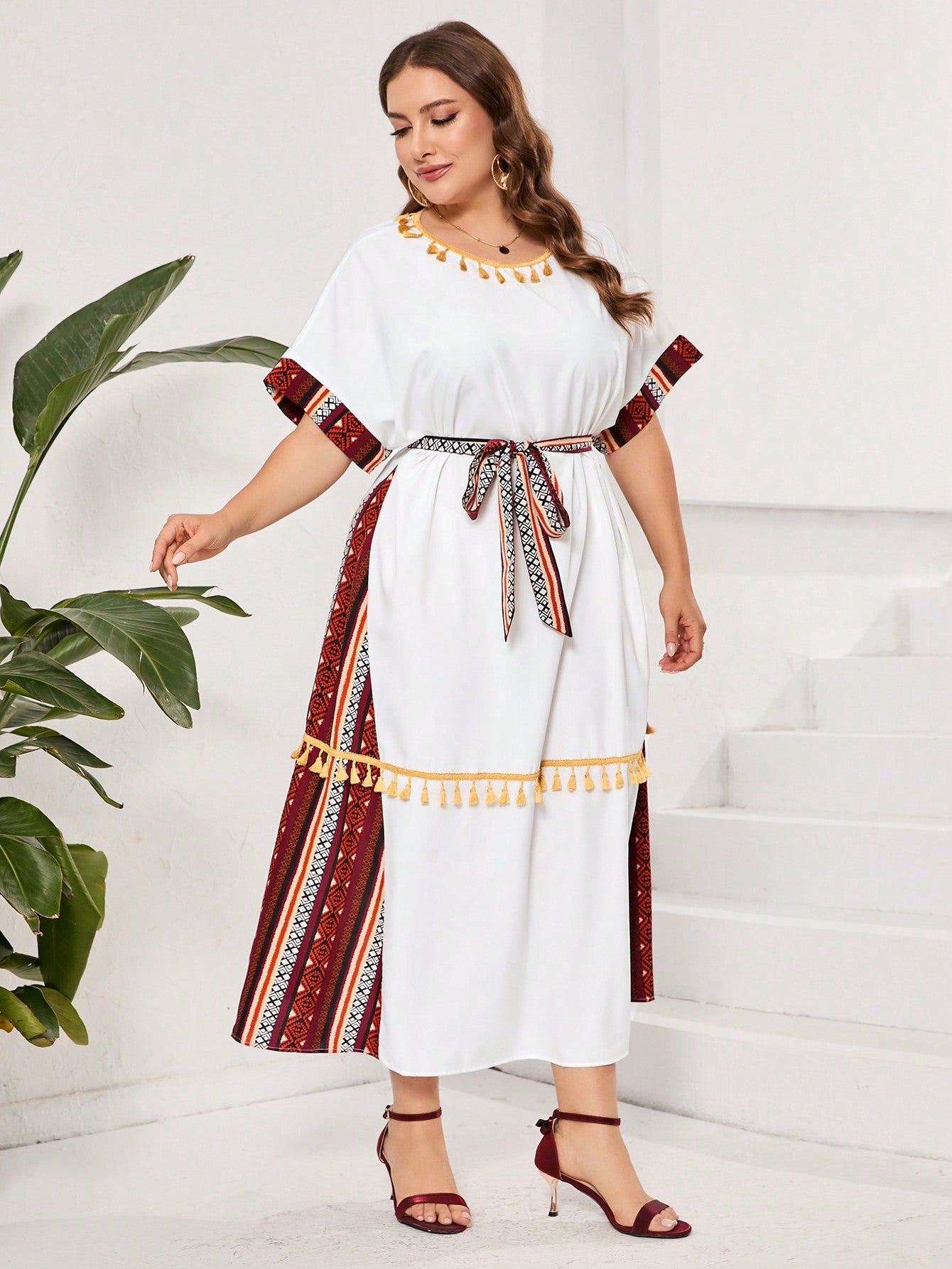 Plus Size Arabic Style Fringed Decor Printed Short Sleeve Dress (Random Pattern)