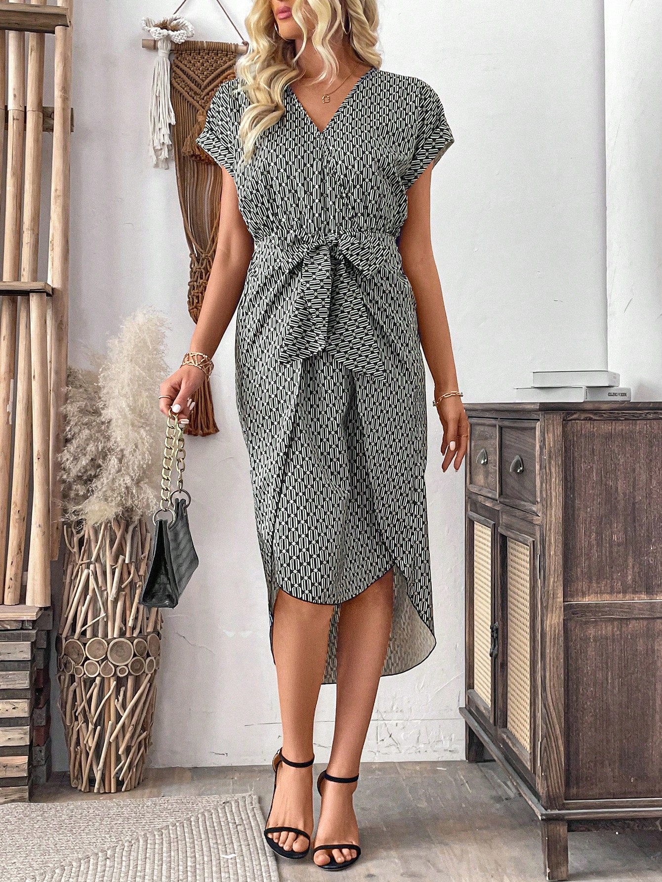 Women's Elegant Geometric Pattern V-Neck Midi Dress