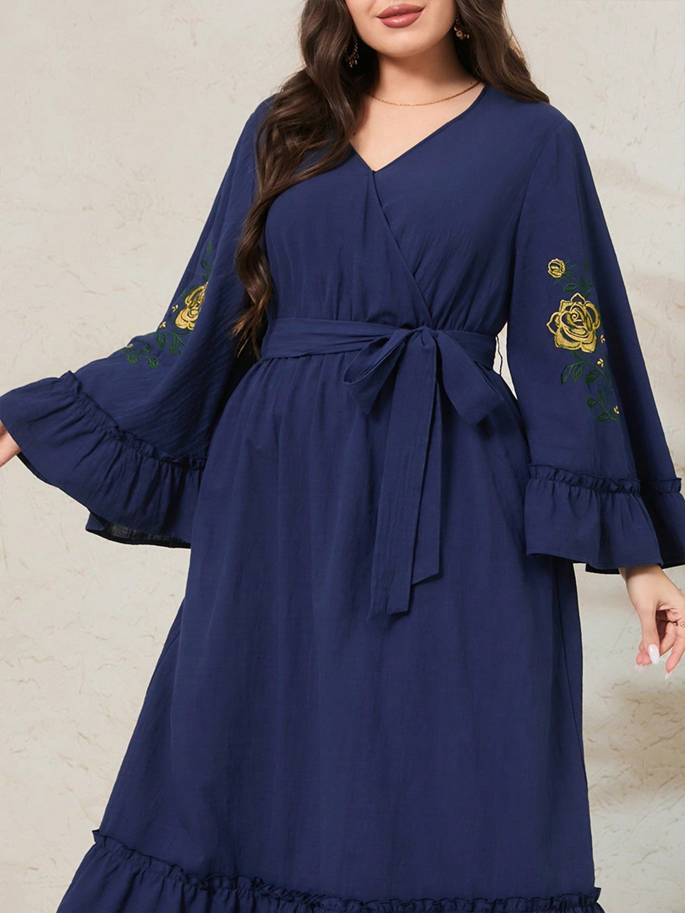 Plus Size Women's Floral Embroidered Flared Sleeve Arabic Dress