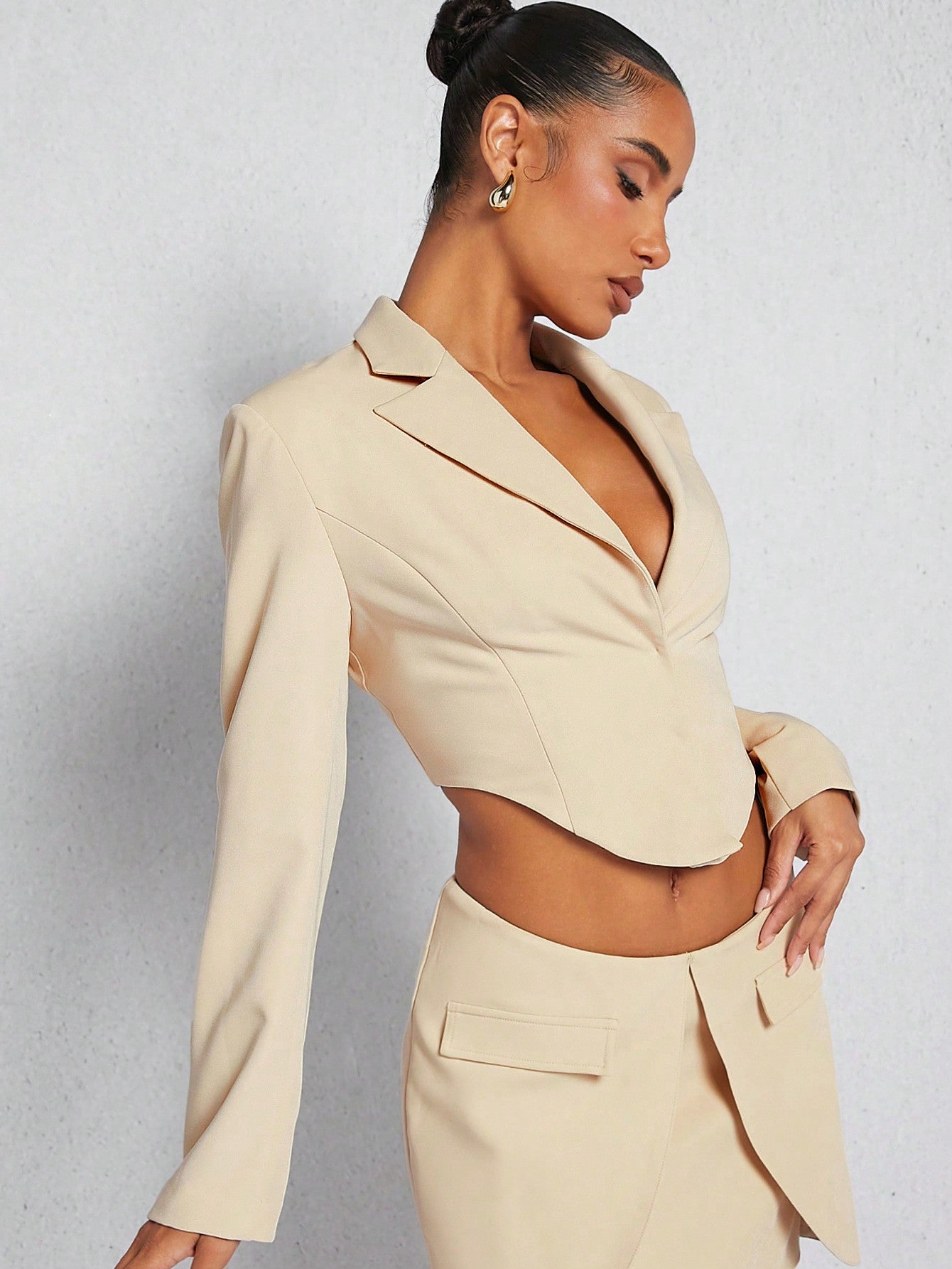 Solid Crop Curve Hem Lapel Blazer