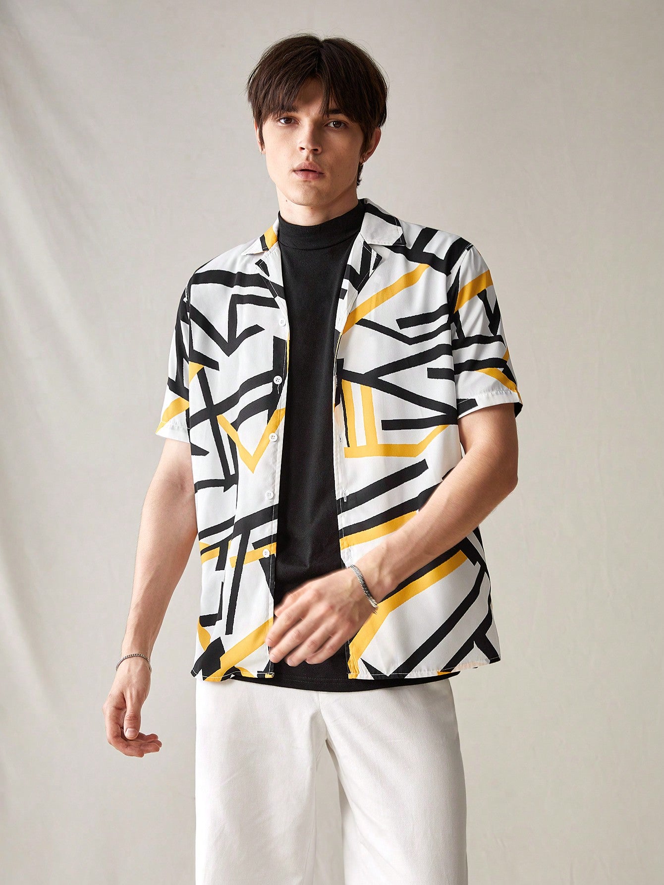 Men's Random Printed Woven Short Sleeve Shirt