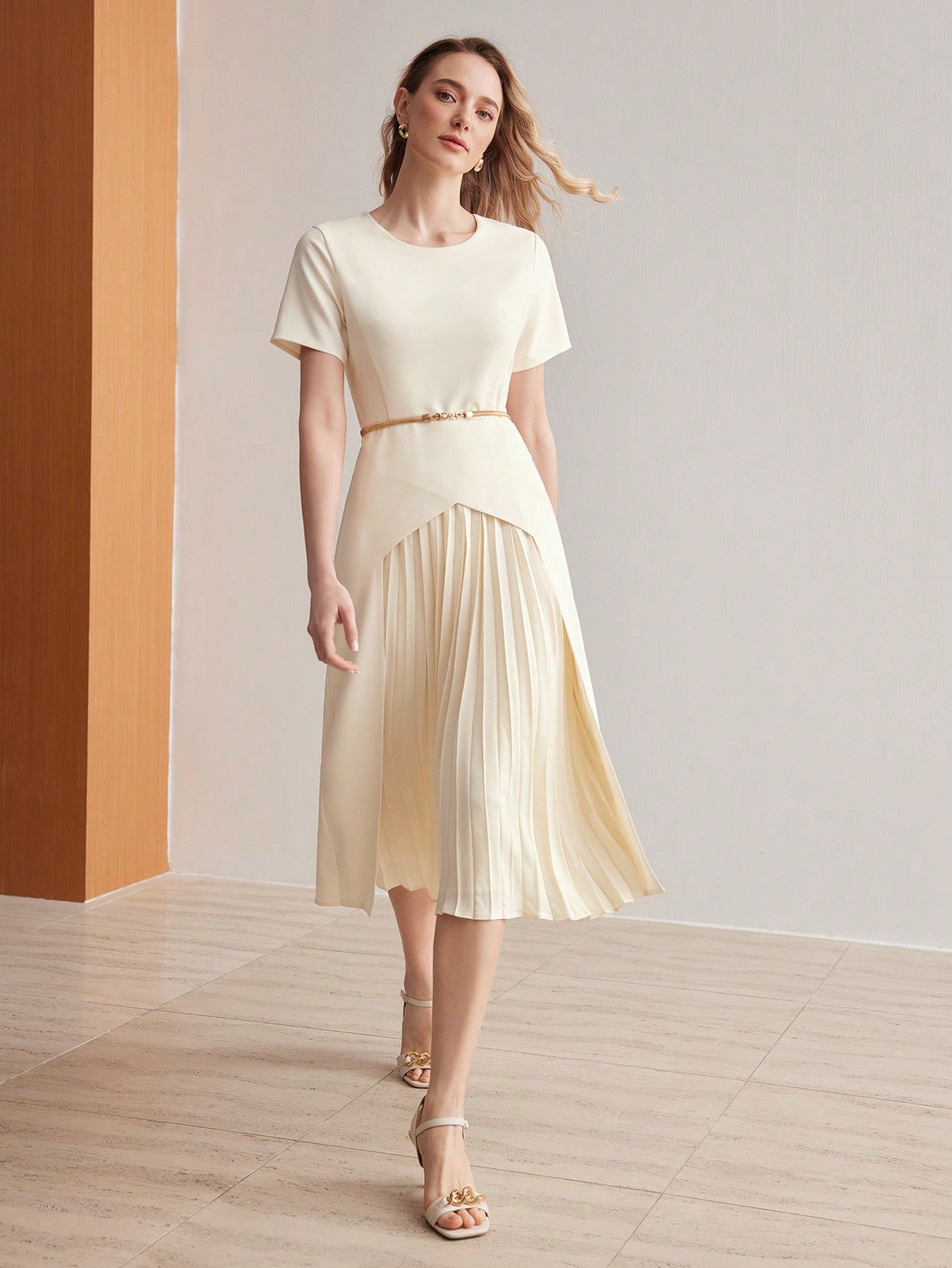 SOLID SHORT SLEEVE PLEATED PANEL DRESS