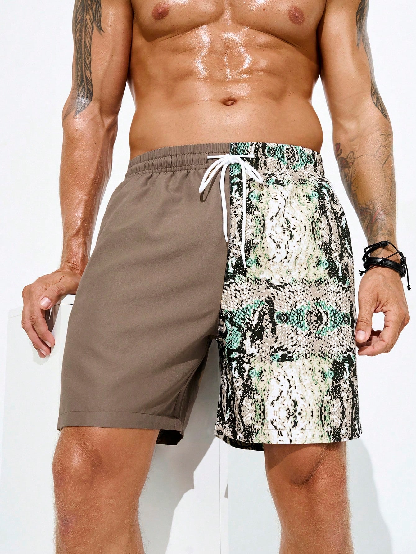 Men Vacation Contrast Color Printed Splice Drawstring Waist Beach Shorts