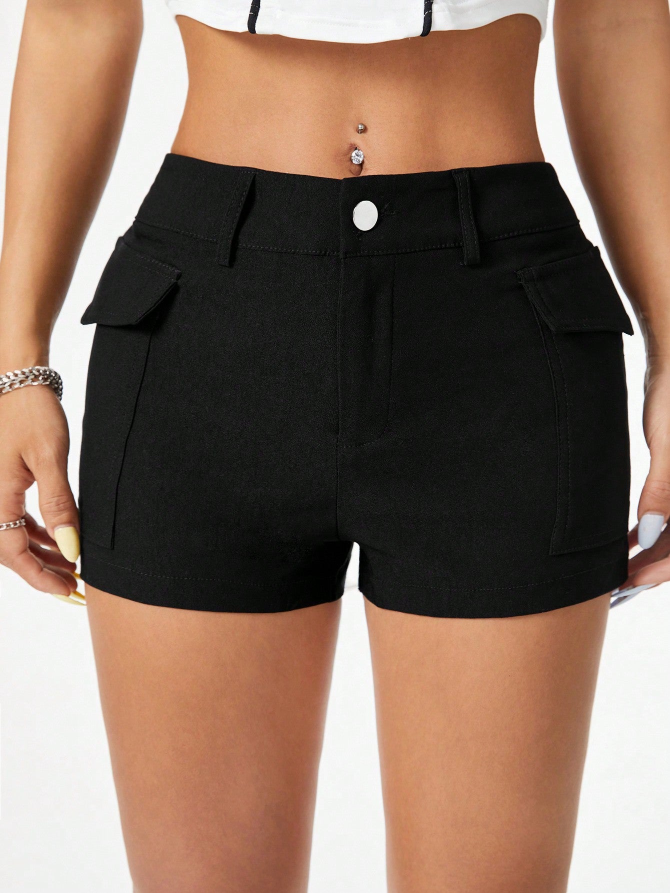 Low Waisted Cargo Style Pocket Decor Women Casual Mini Shorts For Spring And Summer