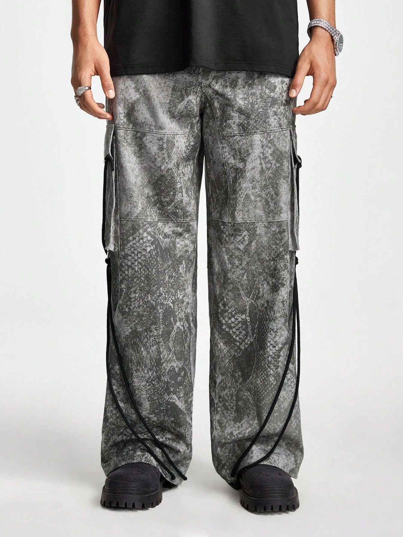 Men Casual Snake Pattern Printed Multi-Pocket Cargo Pants