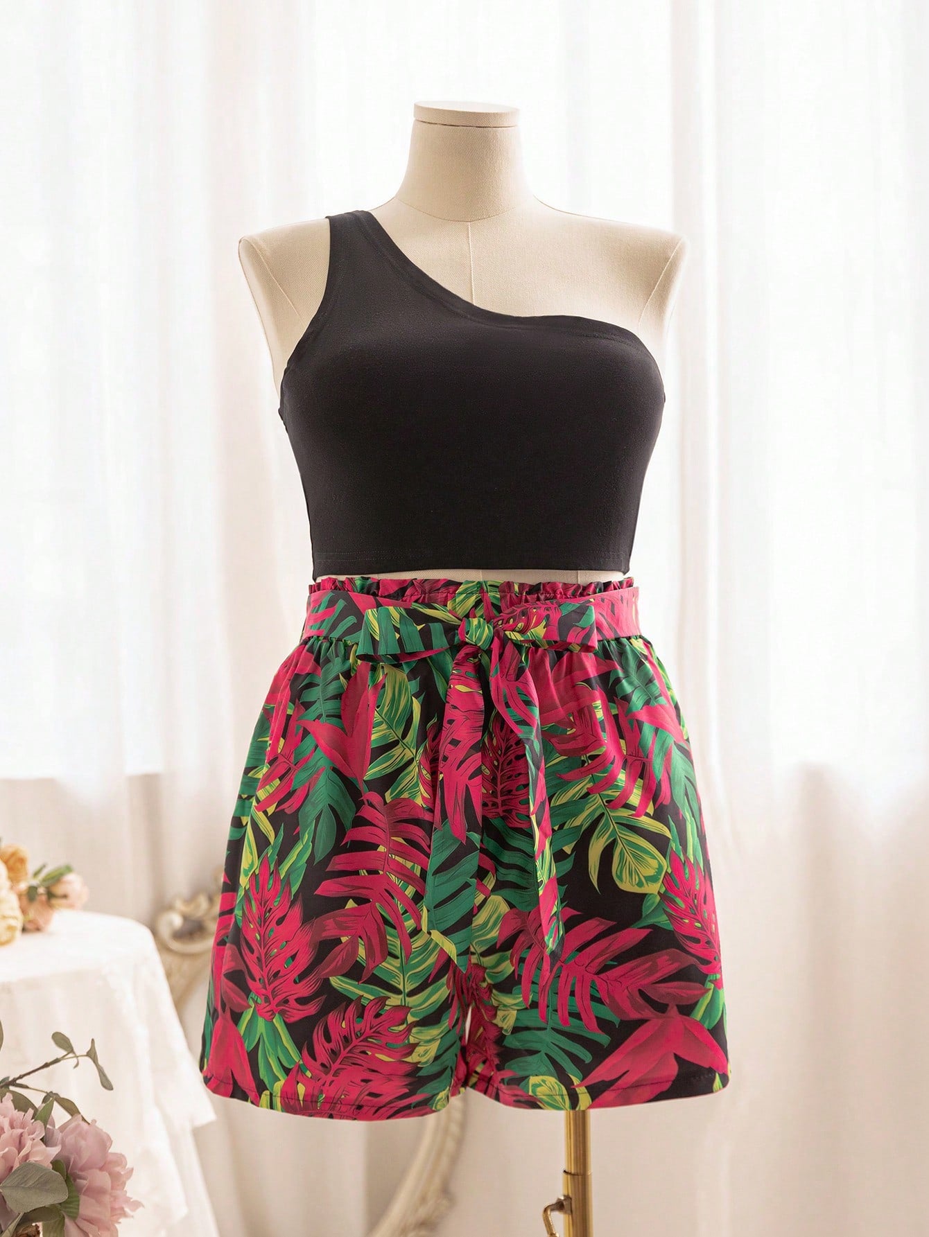 Plus Size Asymmetrical Plain Vacation Top With Plant Print Shorts