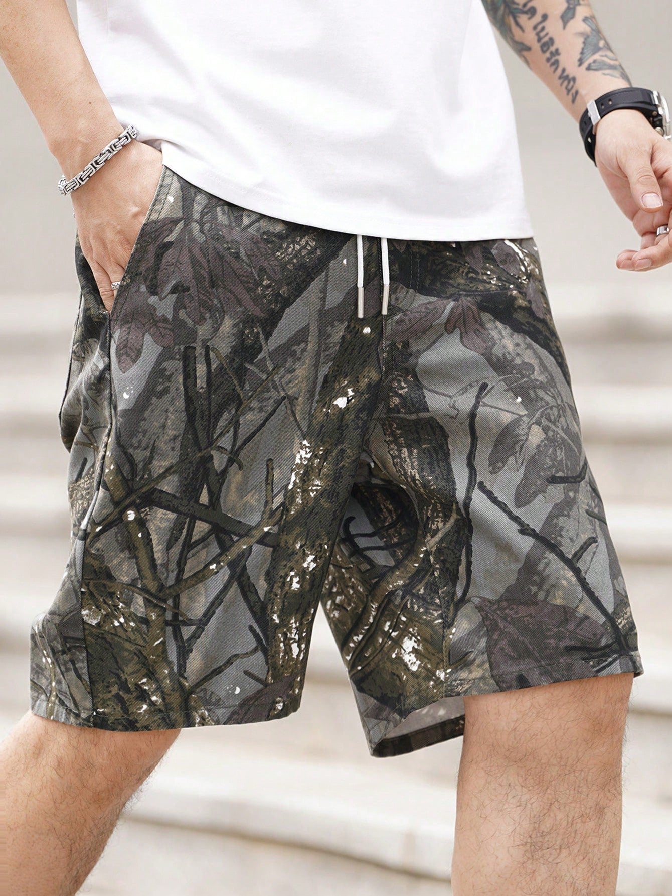 Men Fashionable Loose-Fit Summer Waist-Tied Straight Shorts