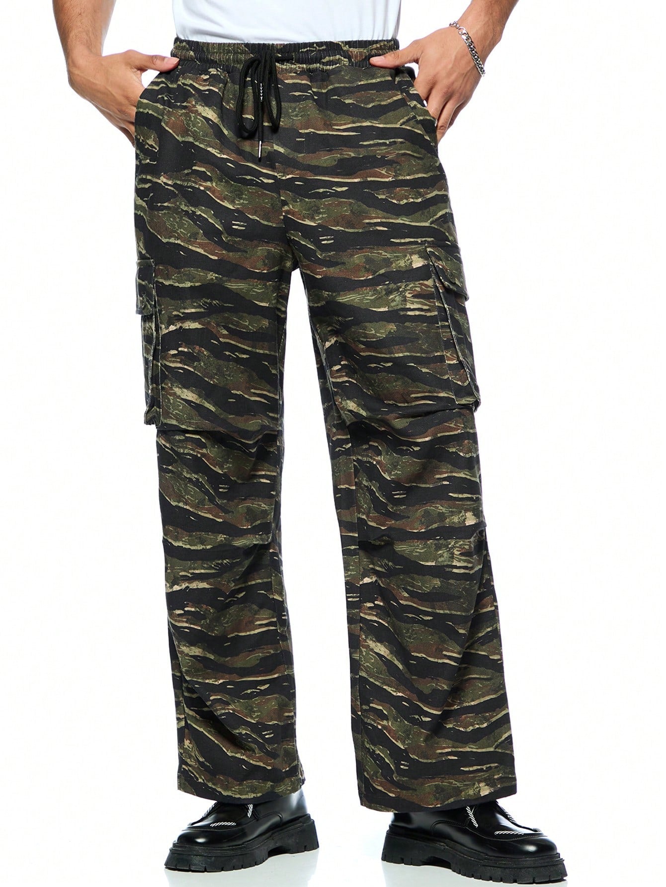 Men's CARGO PARACHUTE PANTS With Camo Printed