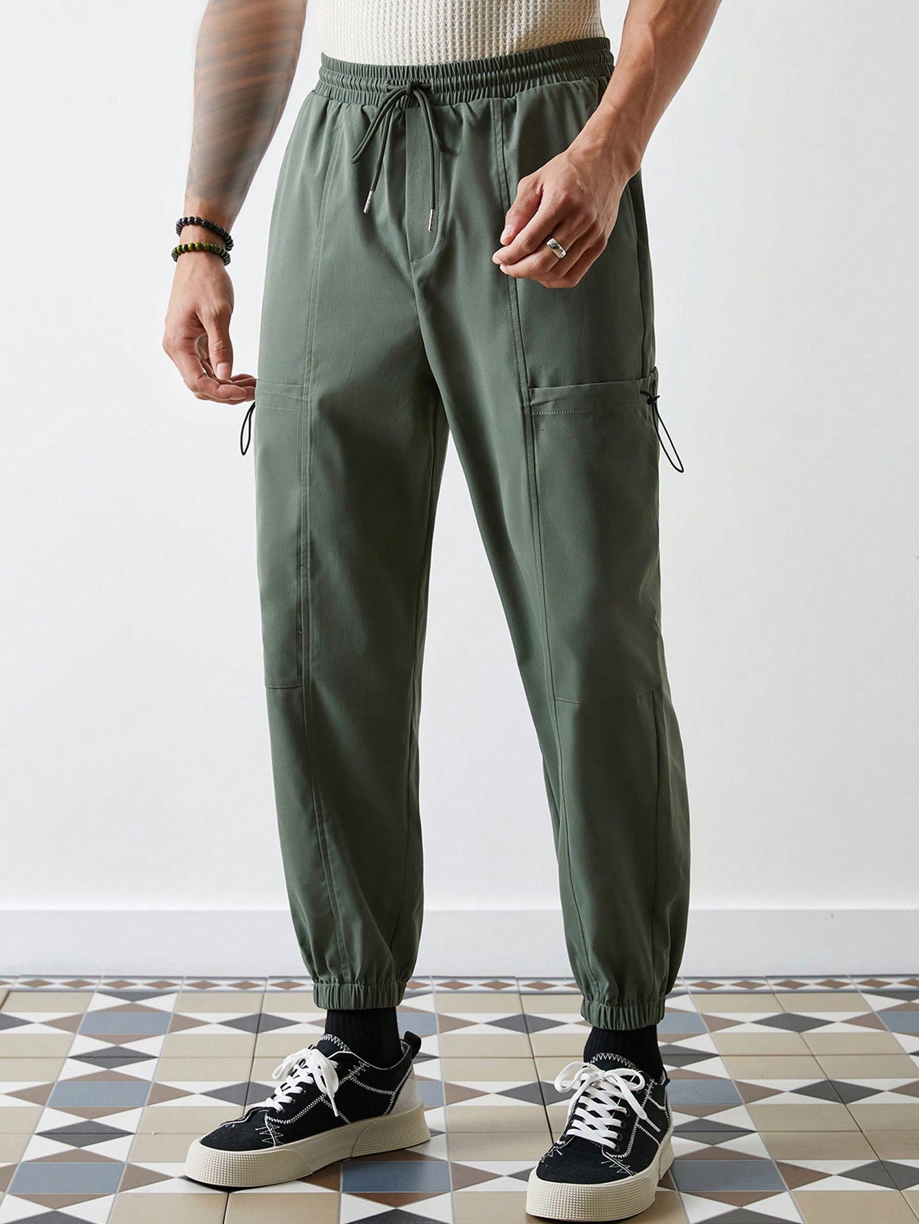 Men's Tapered Jogger Cargo Pants In Green