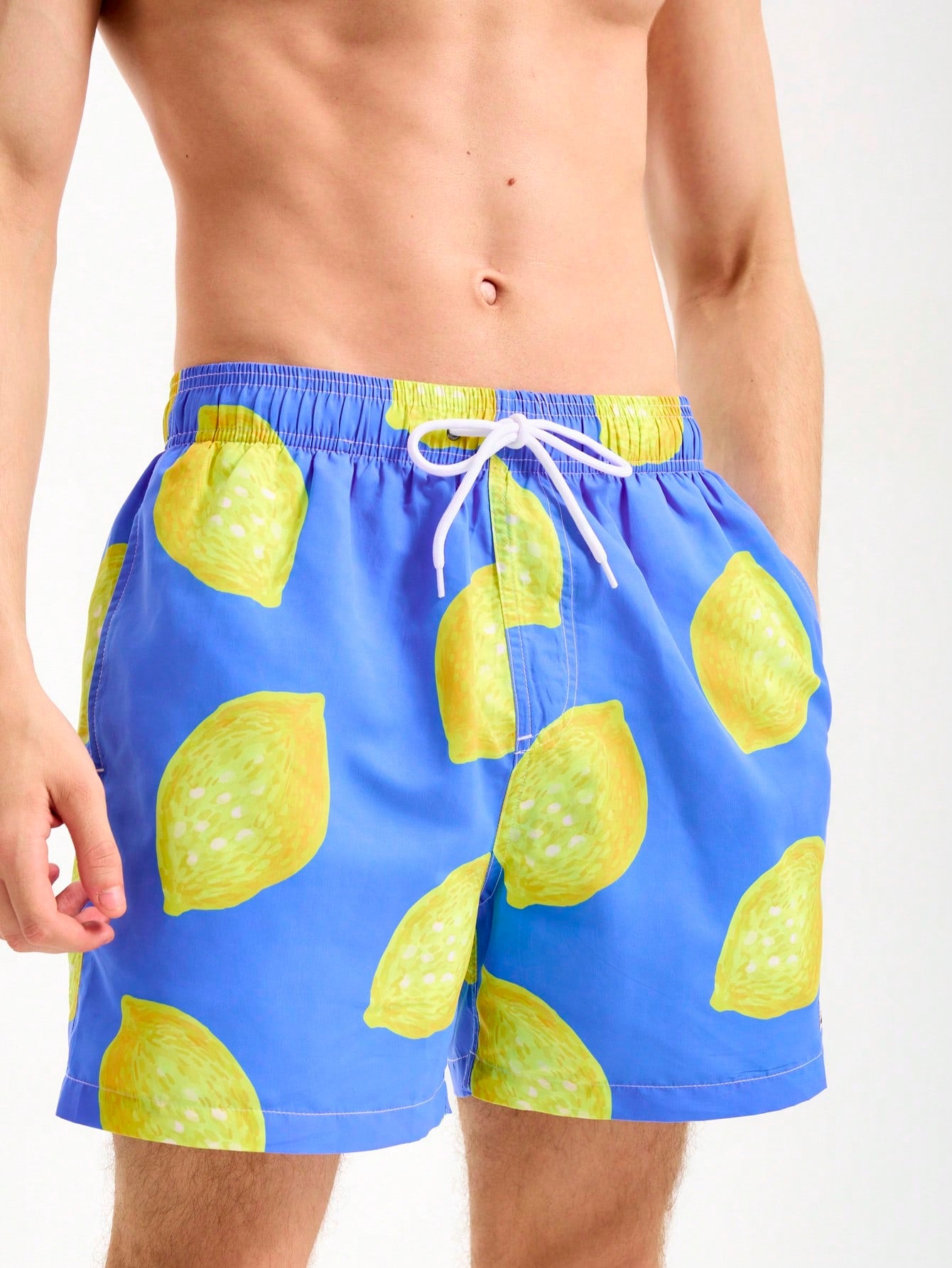 Men Lemon Print Drawstring Waist Beach Shorts For Vacation And Leisure