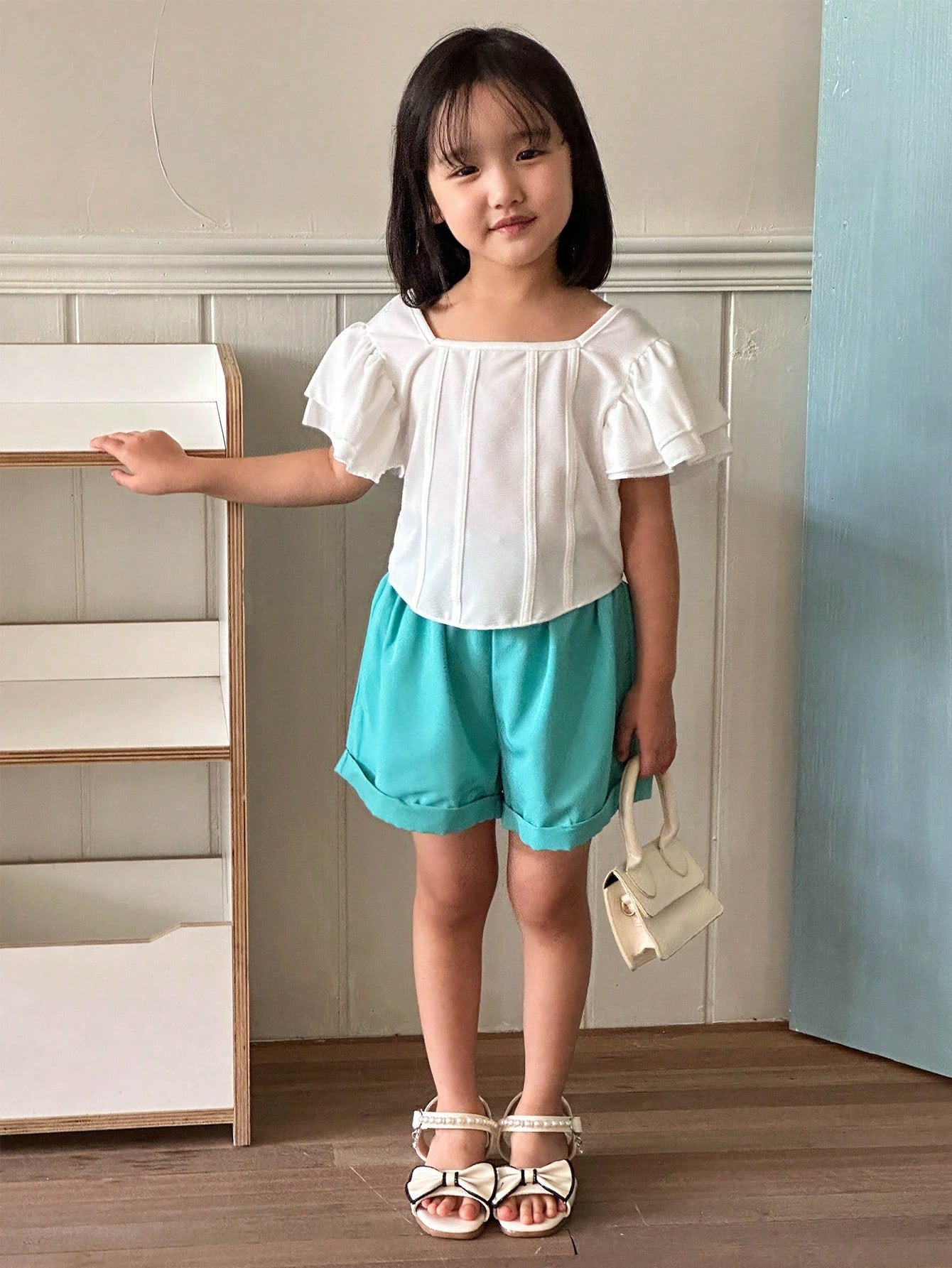 Young Girl Casual Flutter Sleeve Top And Paper Bag Waist Belted Shorts 2pcs/Set