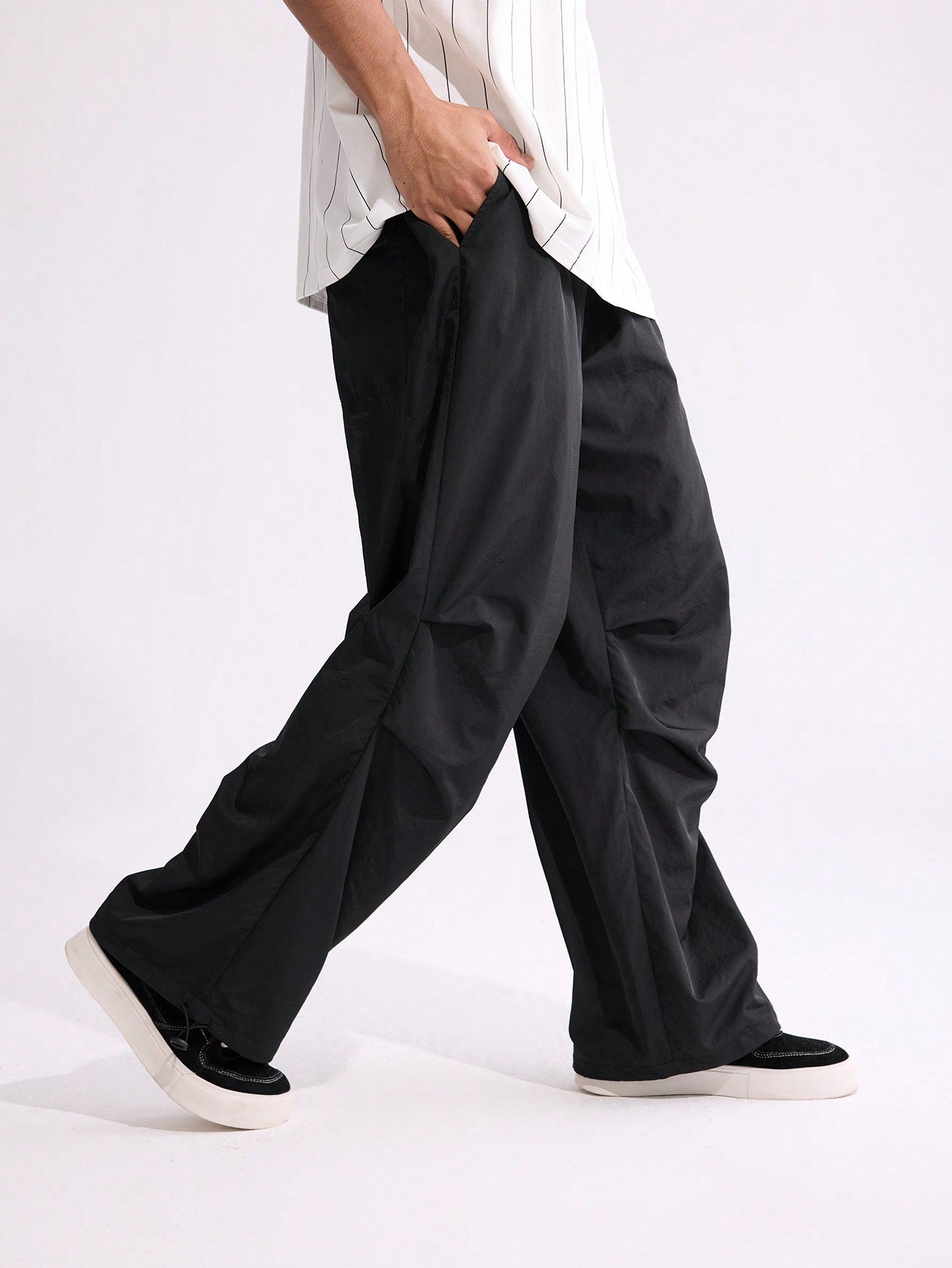 Men's WIDE FIT CARGO PARACHUTE PANTS In Black