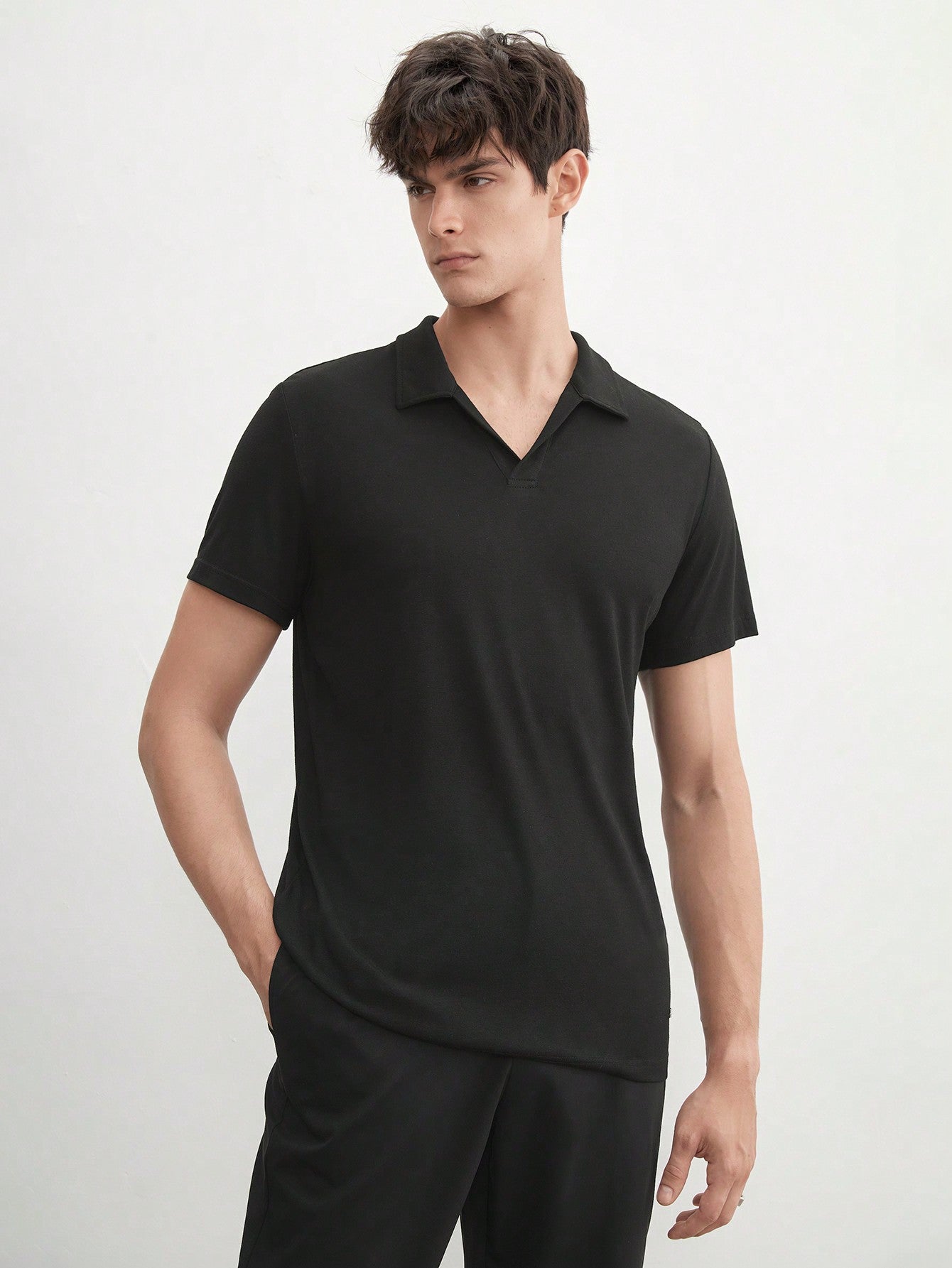 Easy Care Men's Knitted Casual Black Solid Short-Sleeved Polo Shirt, Suitable For Summer And Everyday Wear