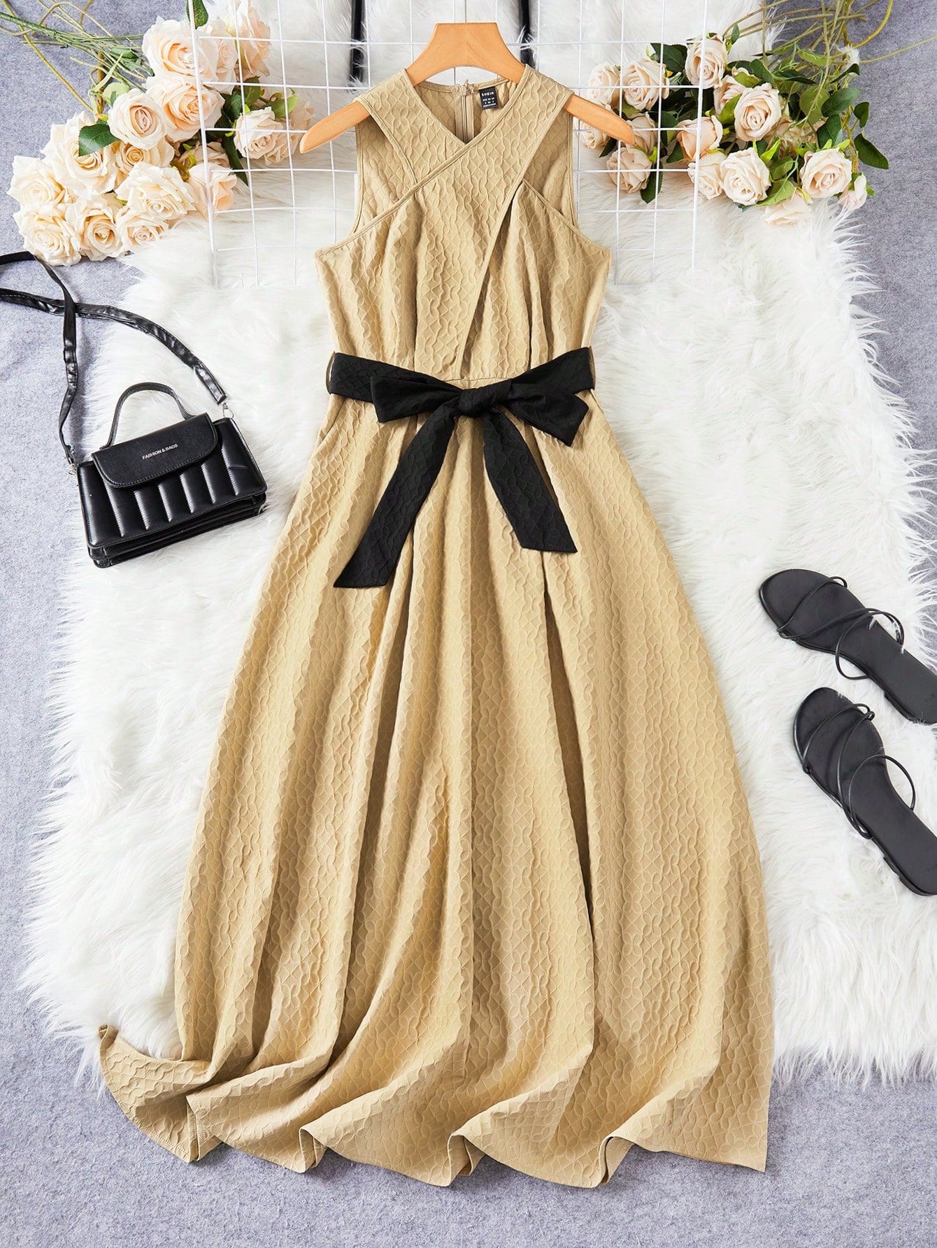 Women Elegant Jacquard V-Neck Sleeveless Maxi Dress With Halter Neck