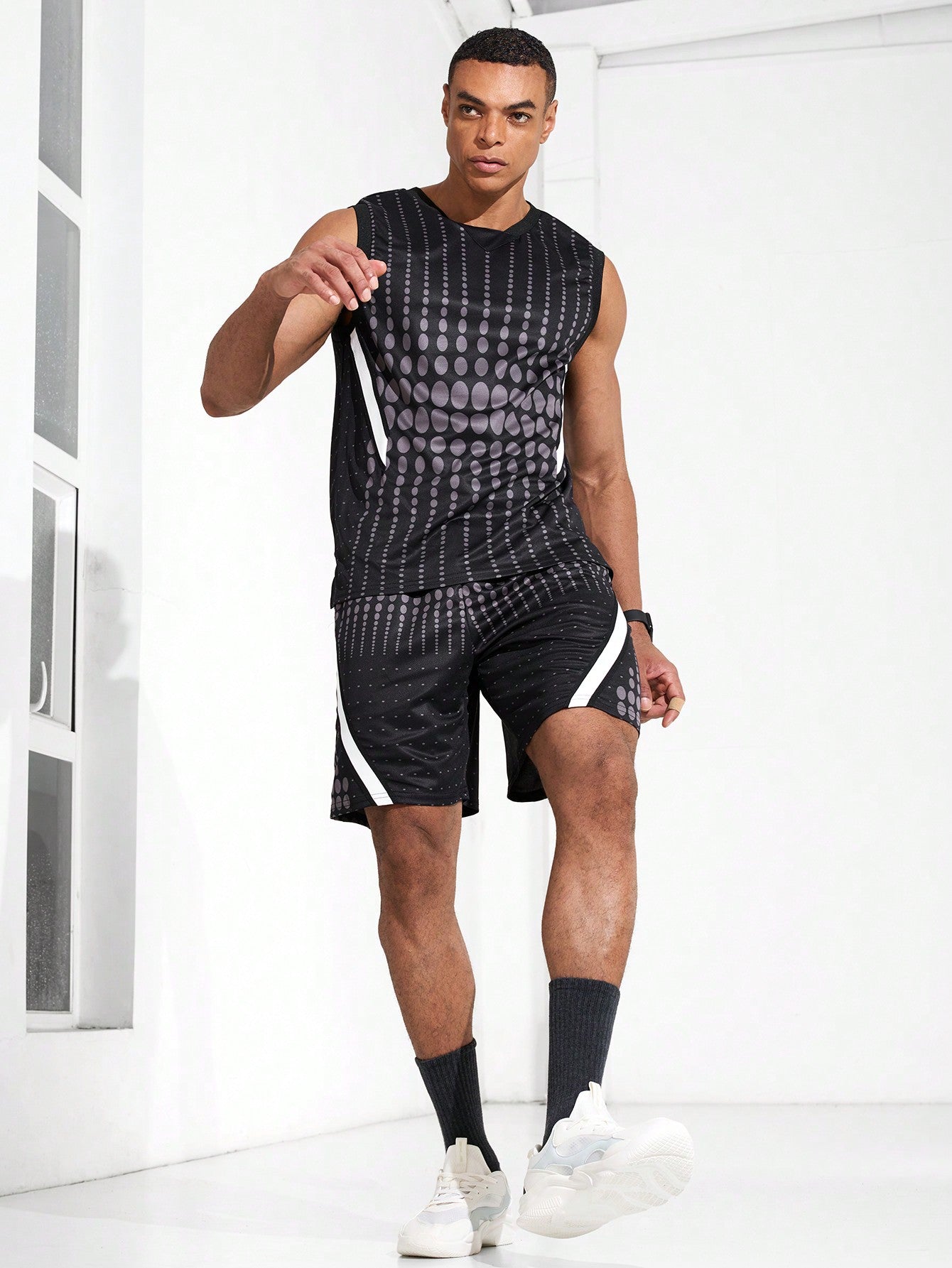 Men's Summer Geometric Printed Round Neck Vest And Shorts Casual Sports Set