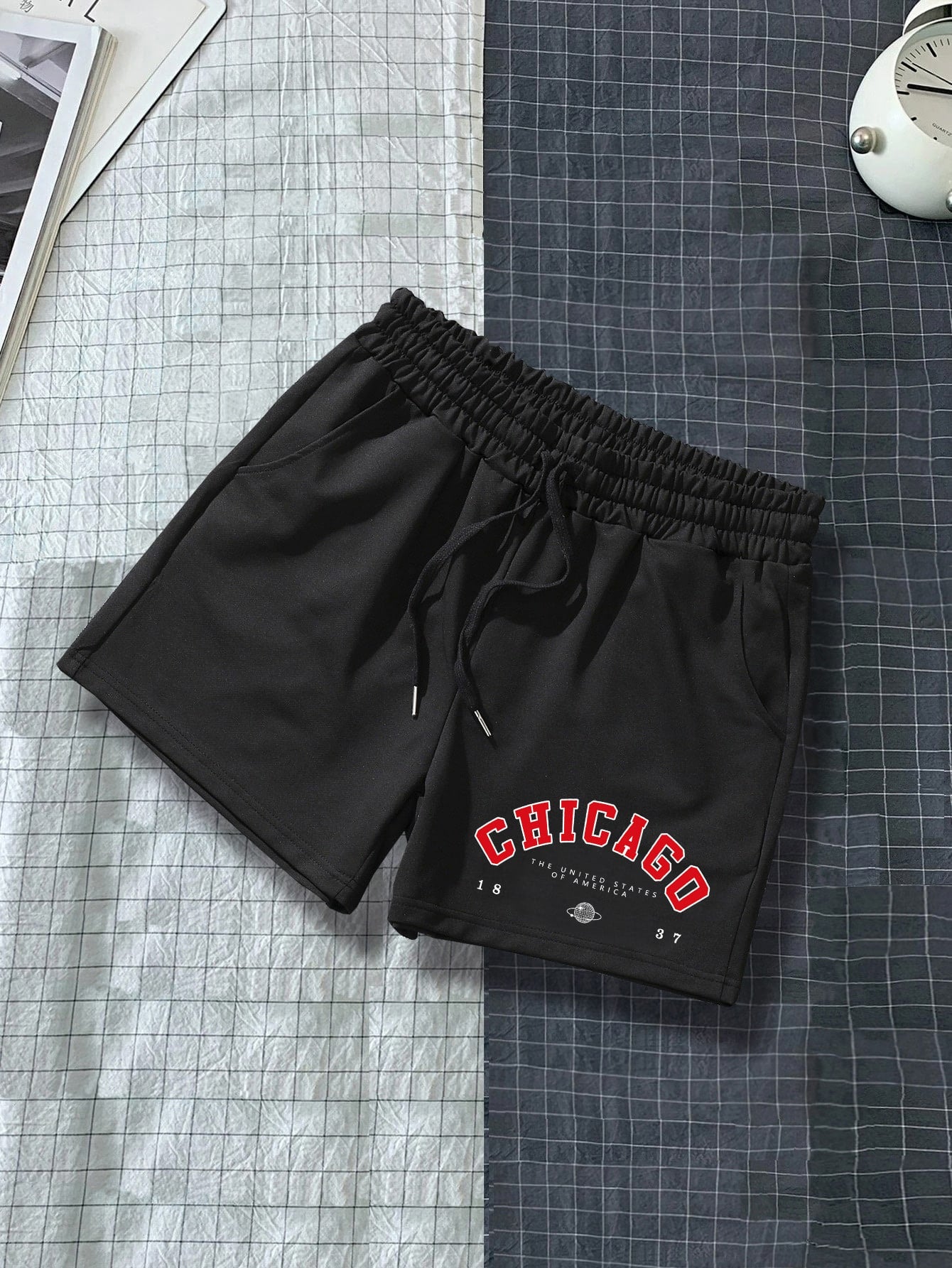 Men Letter Graphic Drawstring Waist Shorts