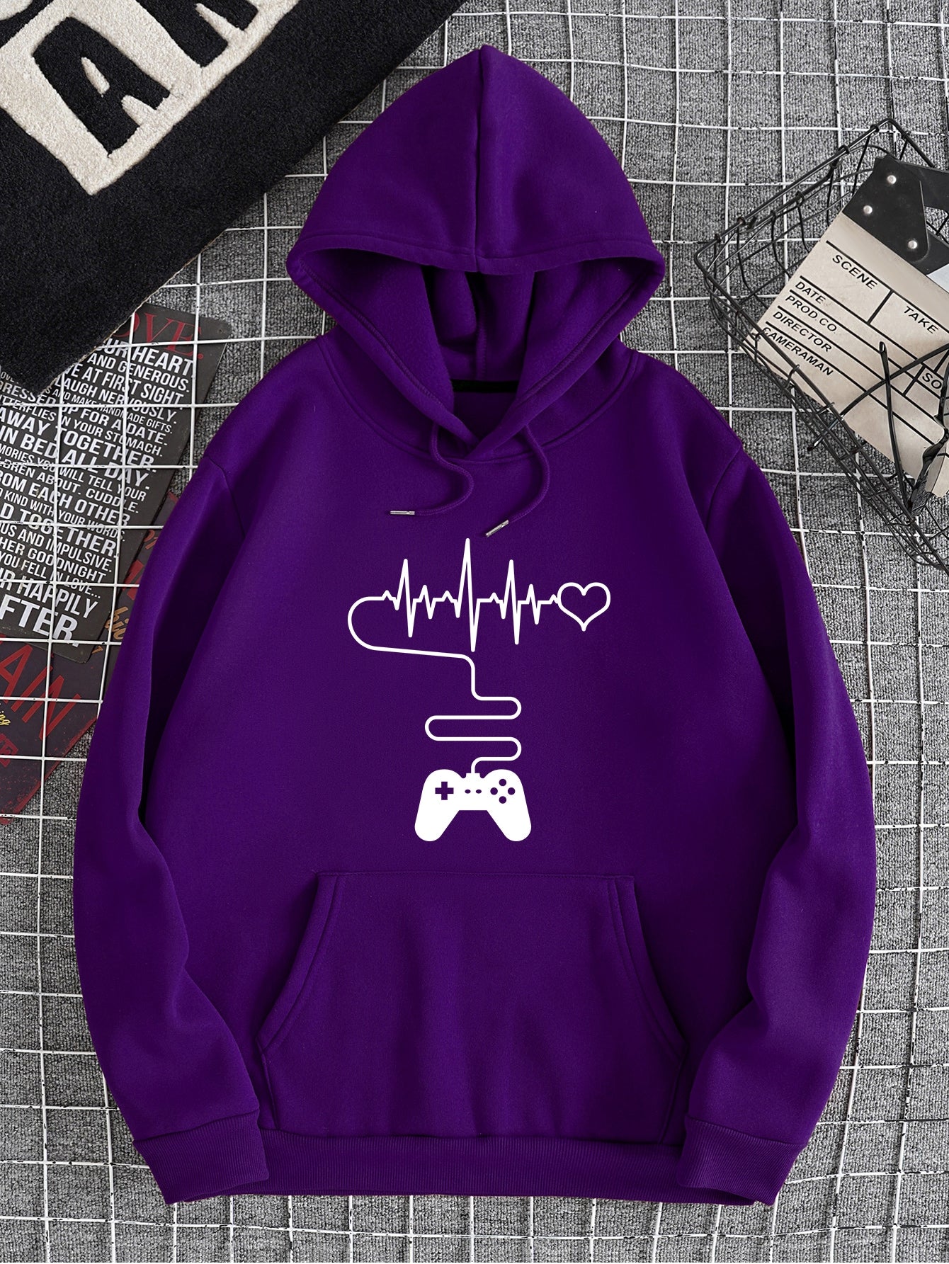 Men Gamepad And Heart Print Kangaroo Pocket Drawstring Thermal Hoodie