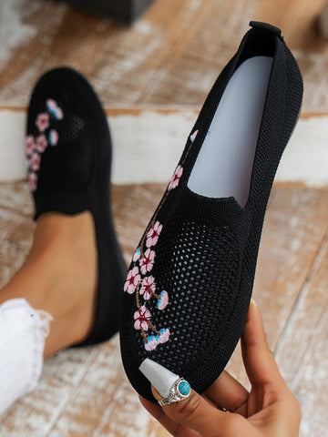 Women Breathable Floral Embroidered Flats, Fashionable Black Fabric Flat Loafers