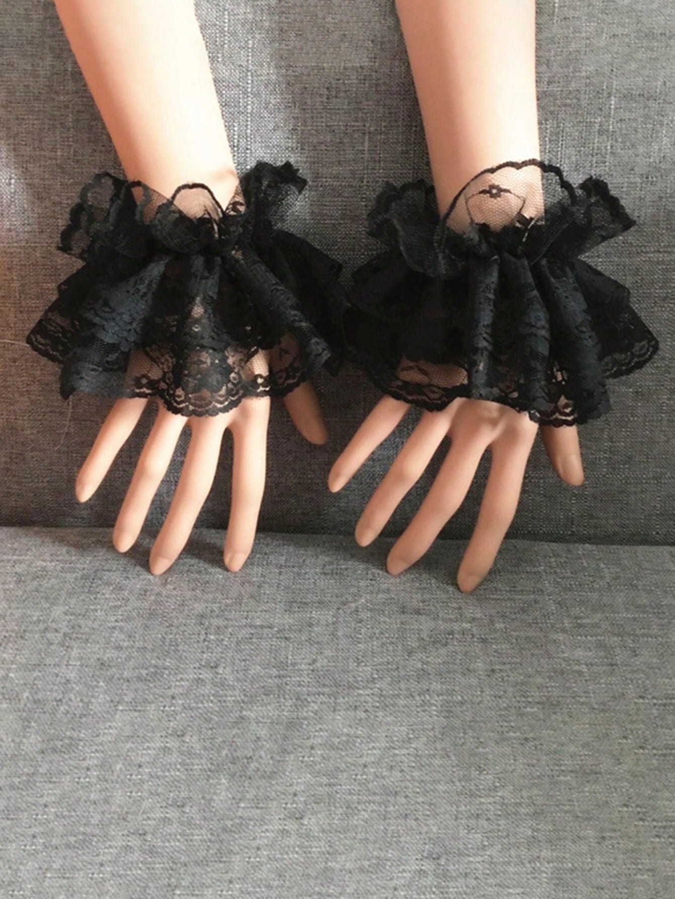1pair Women Ruffle Trim Fashionable Costume Fake Cuff For Party