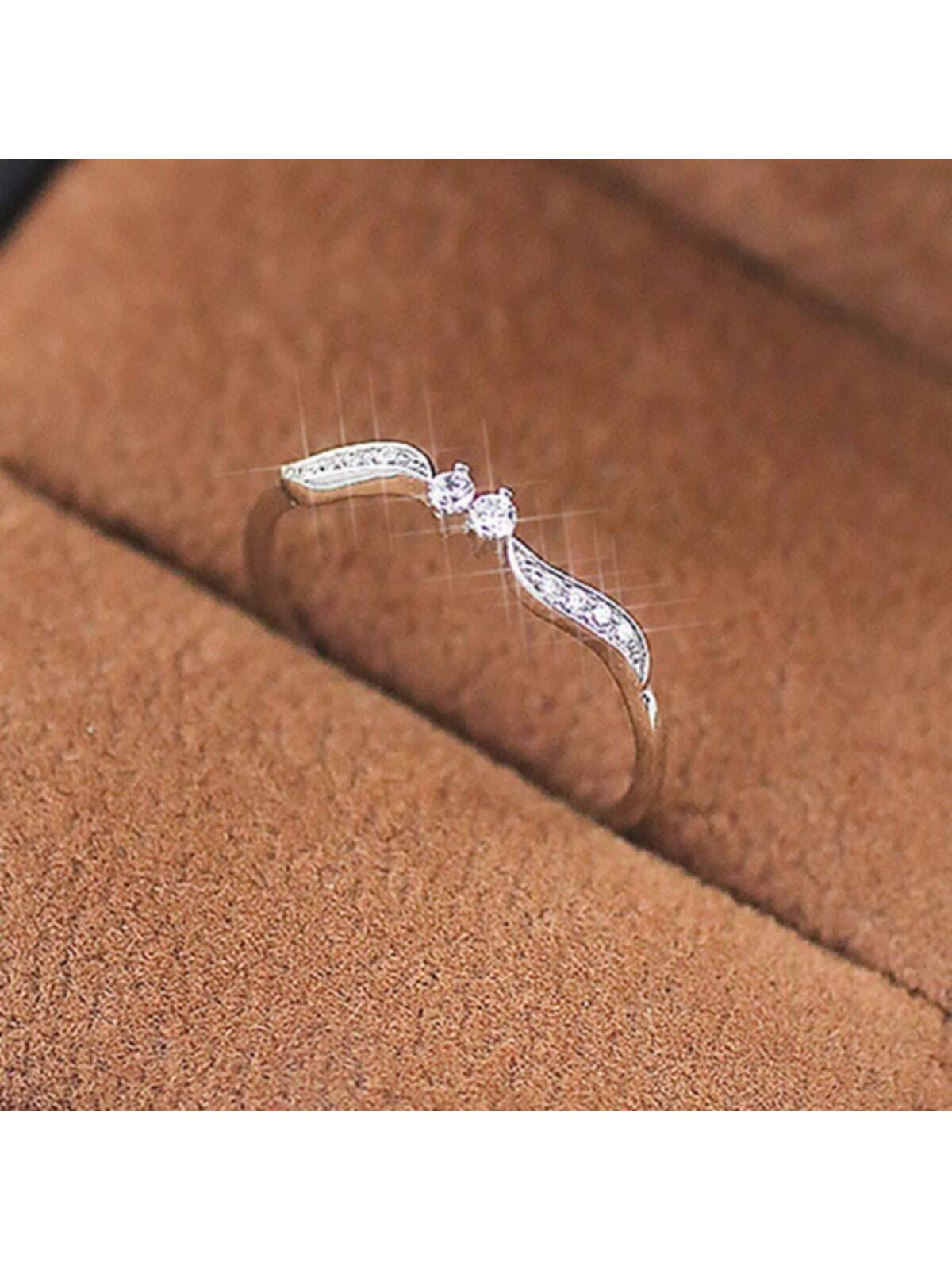 1pc Creative Silver-plated Alloy Ring With Rhinestone-studded Willow Leaf Shape Design, For Women, Party Jewelry Accessory Gift