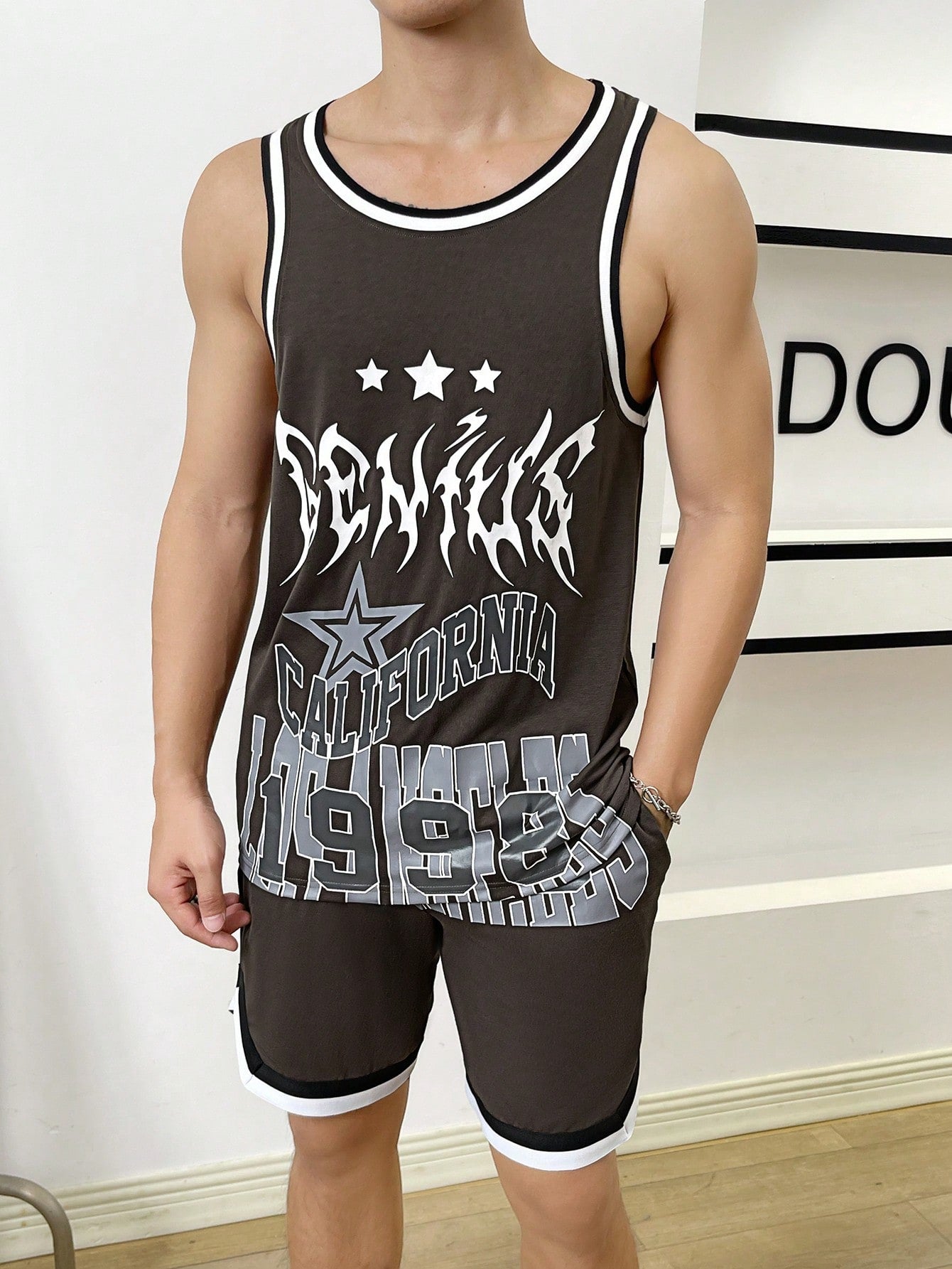 Men Letter Graphic Contrast Trim Tank Top & Shorts