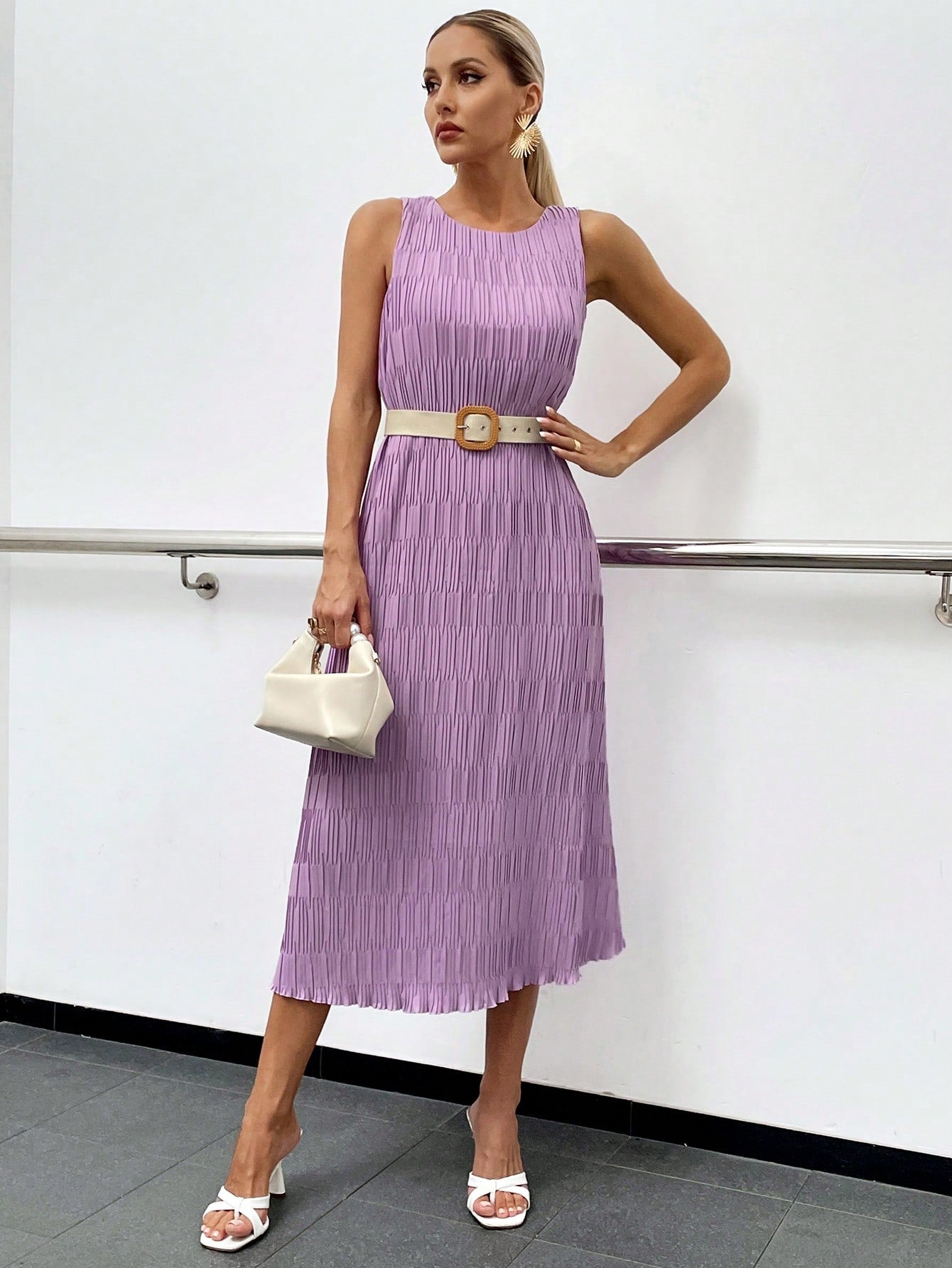 Solid Textured Sleeveless Dress Without Belt