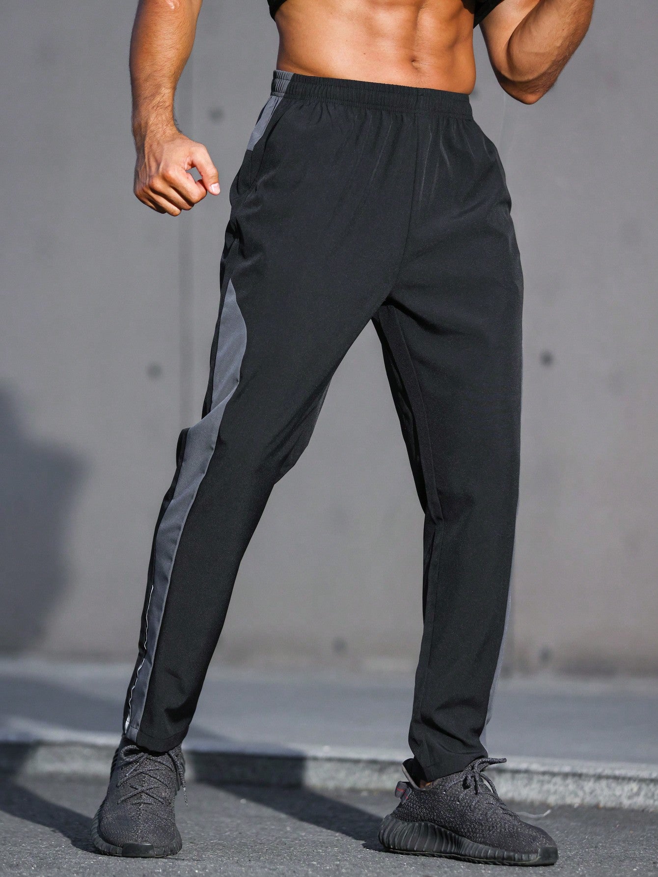 Men Contrast Panel Slant Pocket Sports Pants