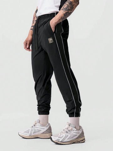 Men Patched Detail Contrast Piping Drawstring Waist Pants