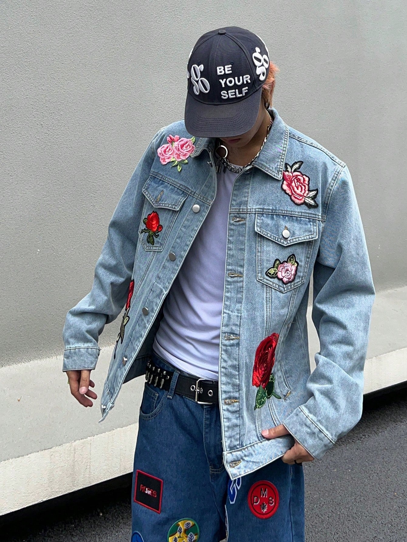 Men Floral Embroidery Flap Pocket Denim Jacket