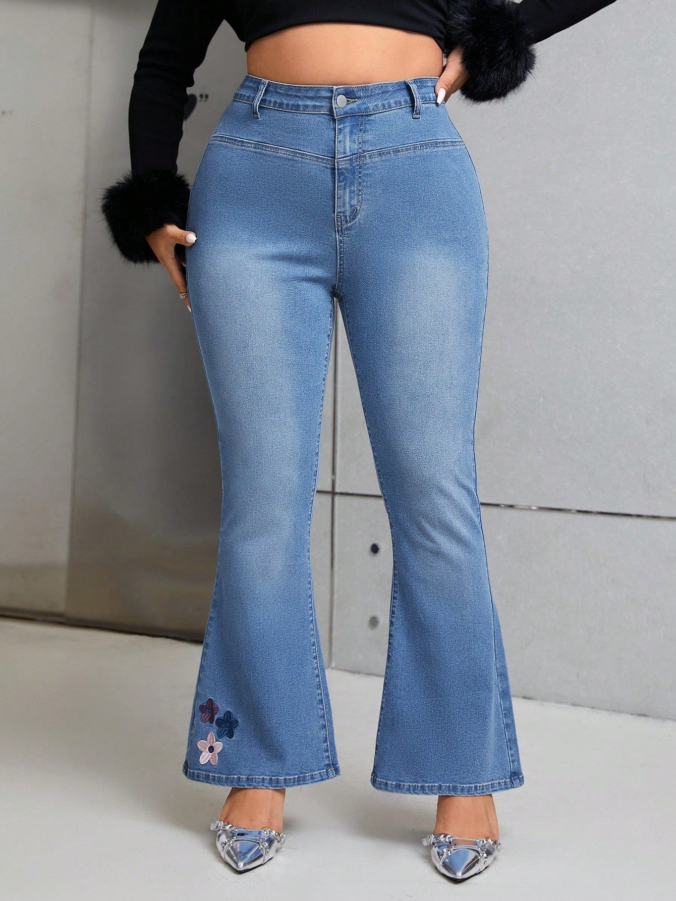 Plus Floral Embroidery Flare Leg Jeans