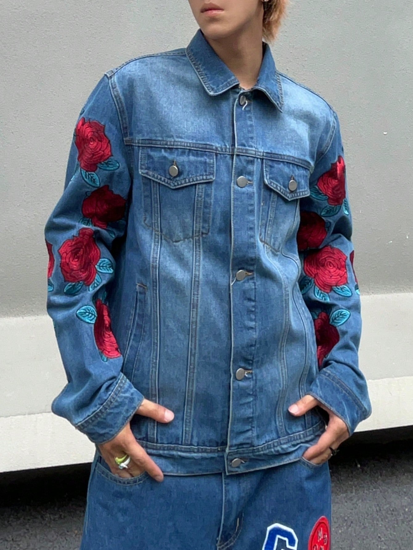 Men Floral Pattern Flap Detail Denim Jacket