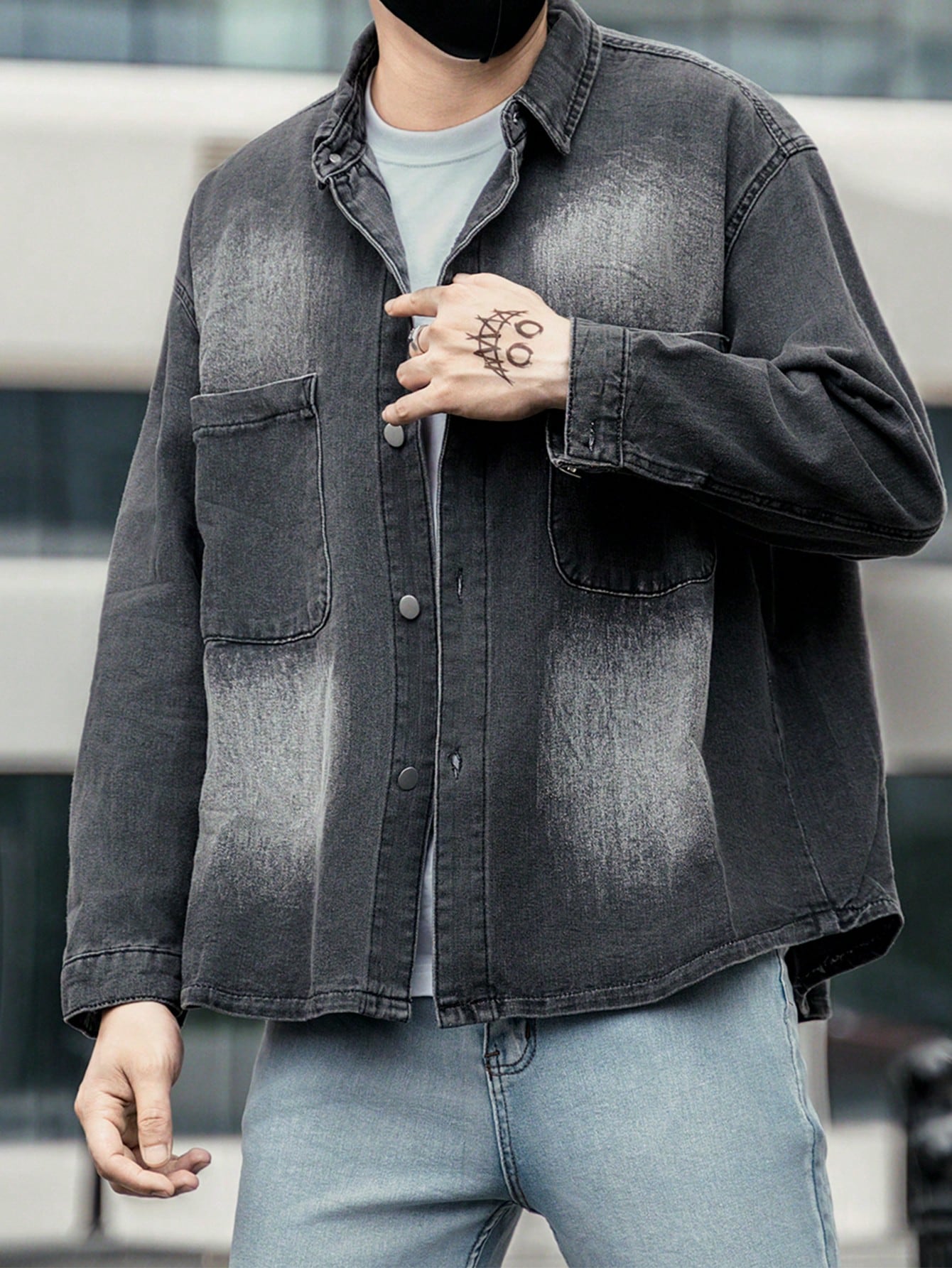 Men's Oversized Denim Shirt With Dual Pockets And Button Front