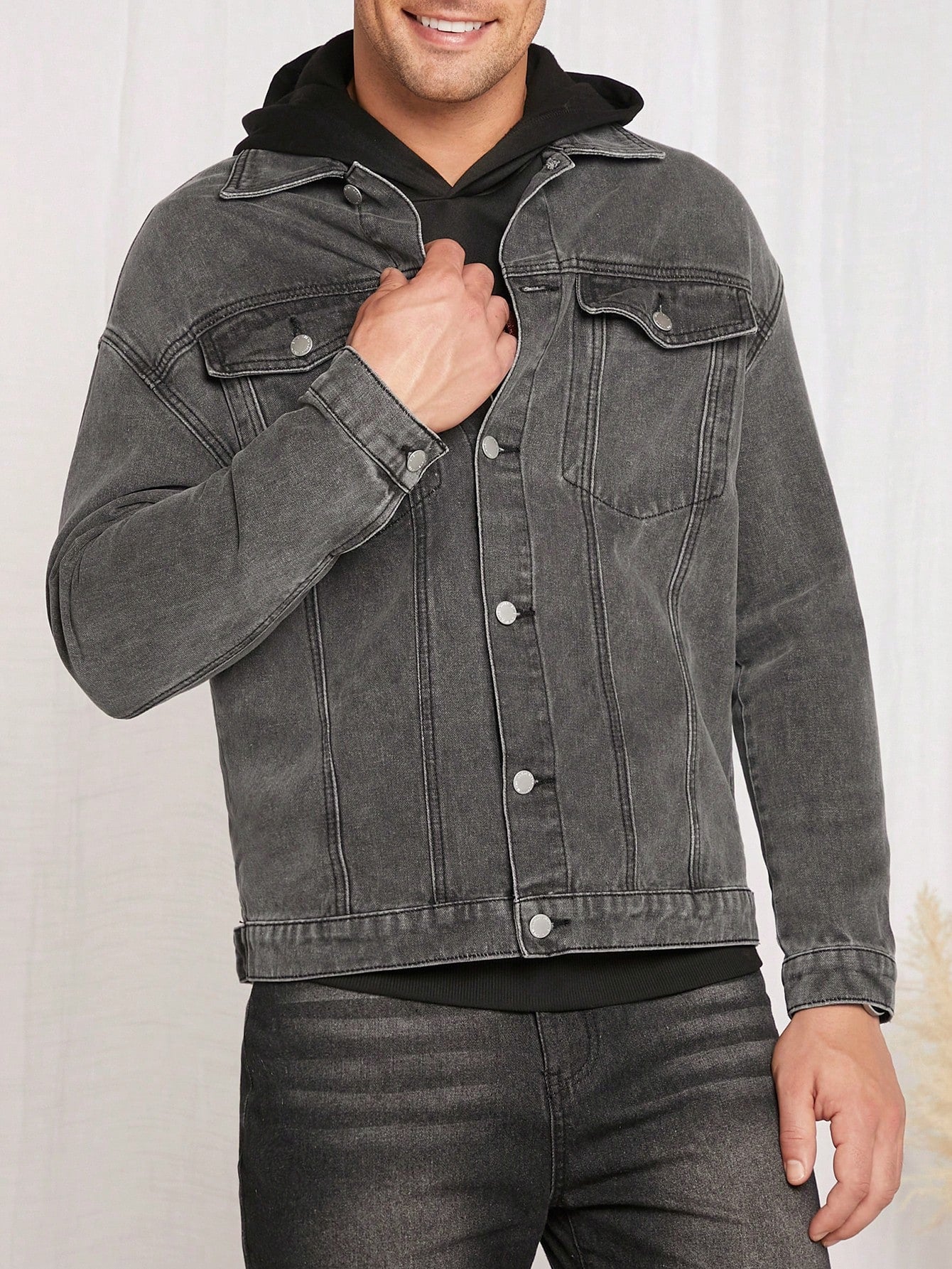 Loose Fit Men's Drop Shoulder Denim Jacket With Flap Pockets