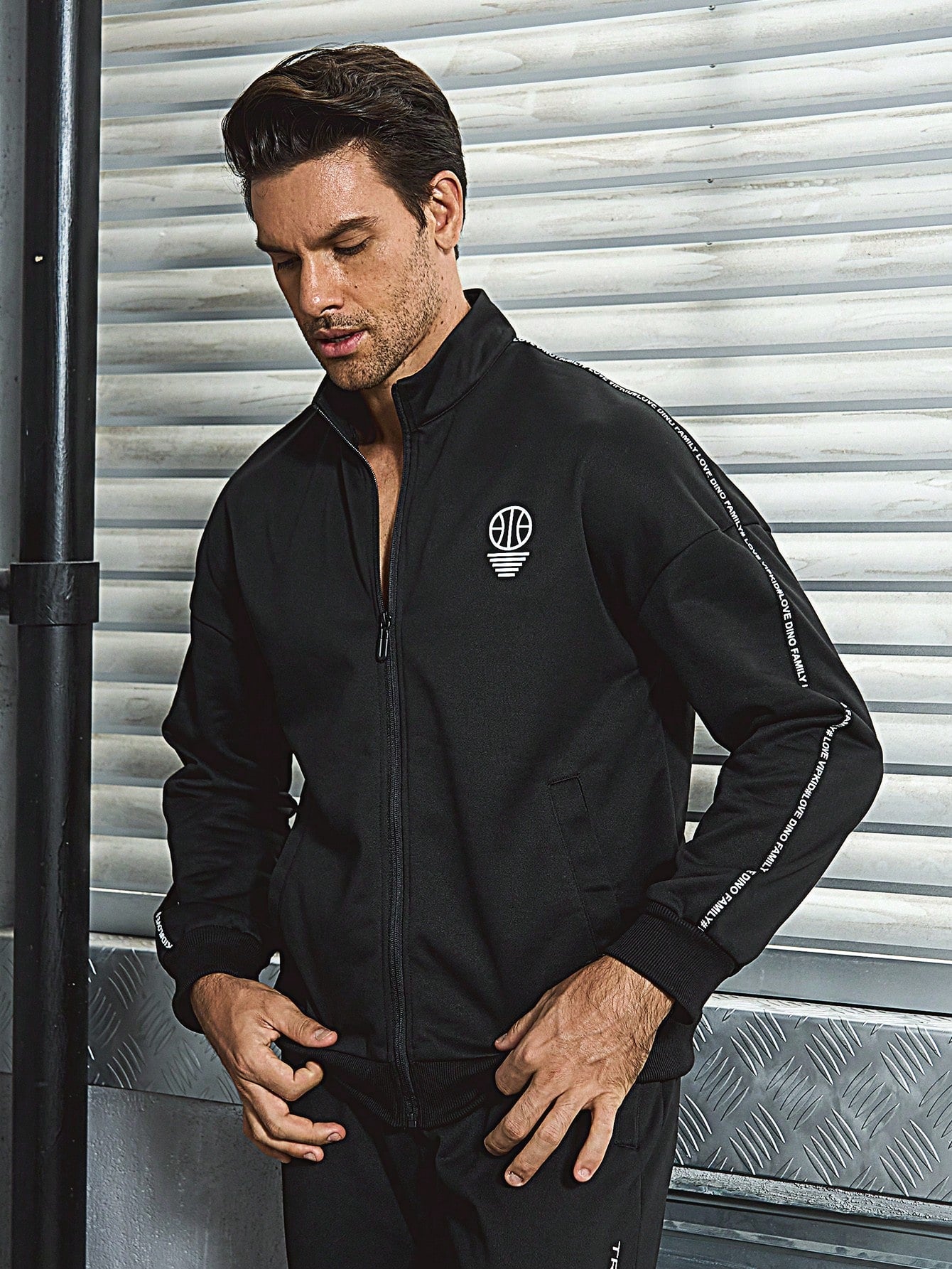 Men Letter Graphic Contrast Tape Zip Up Sports Jacket Workout Tops