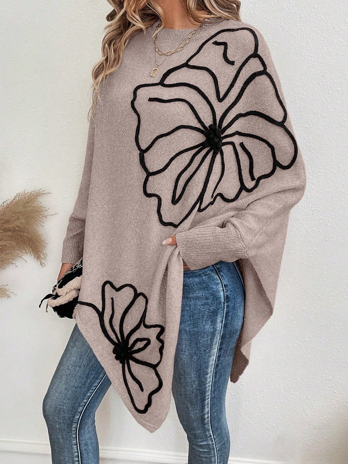 Fashionable Women's Flower Embroidered Sweater