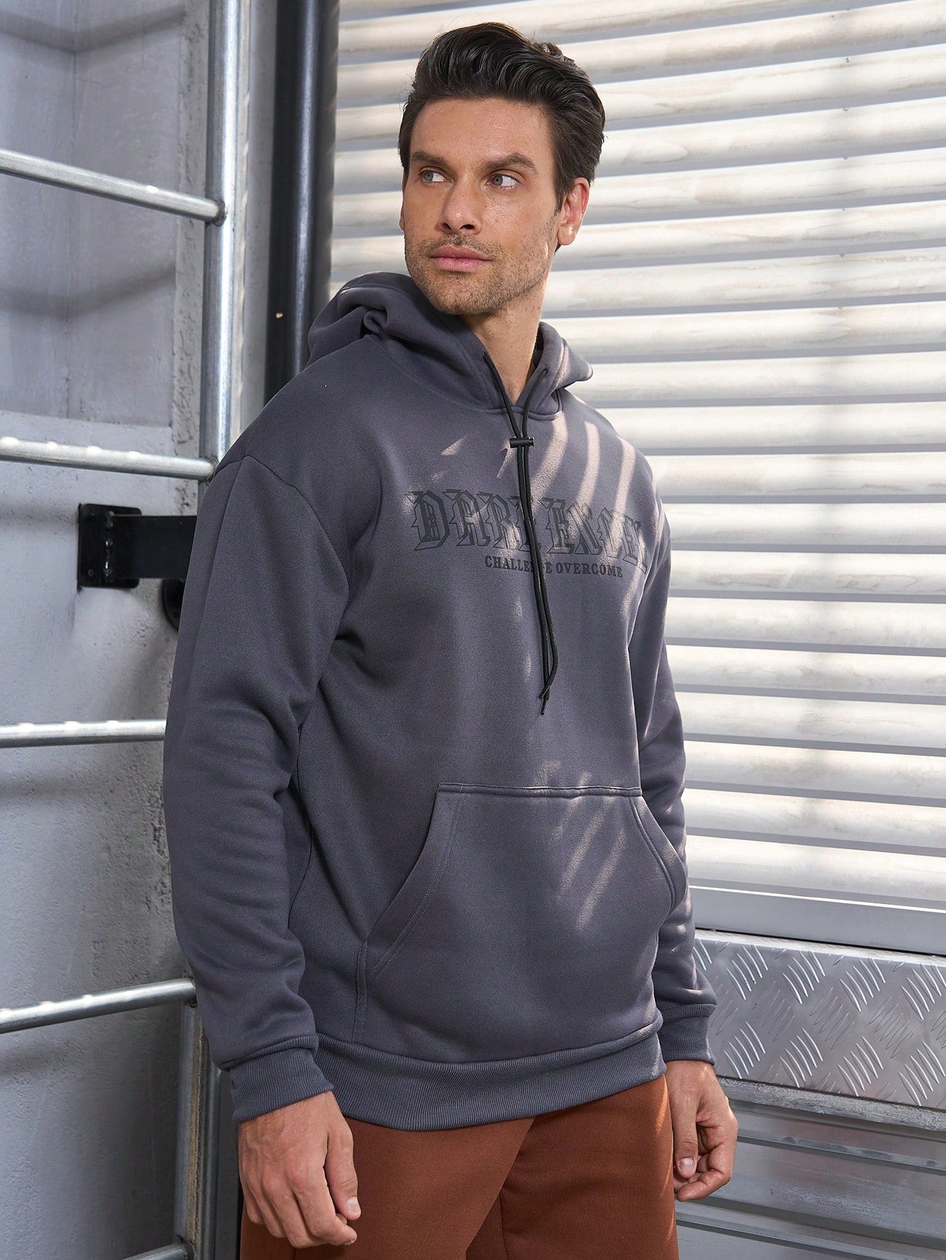 Men's Casual Hooded Sweatshirt With Drawstring And Text Design For Sports