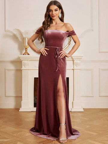 Elegant Woman'S Dark Pink Exquisite Velvet One-Shoulder High-Slit Bridesmaid Dress For Early Spring Wedding Season