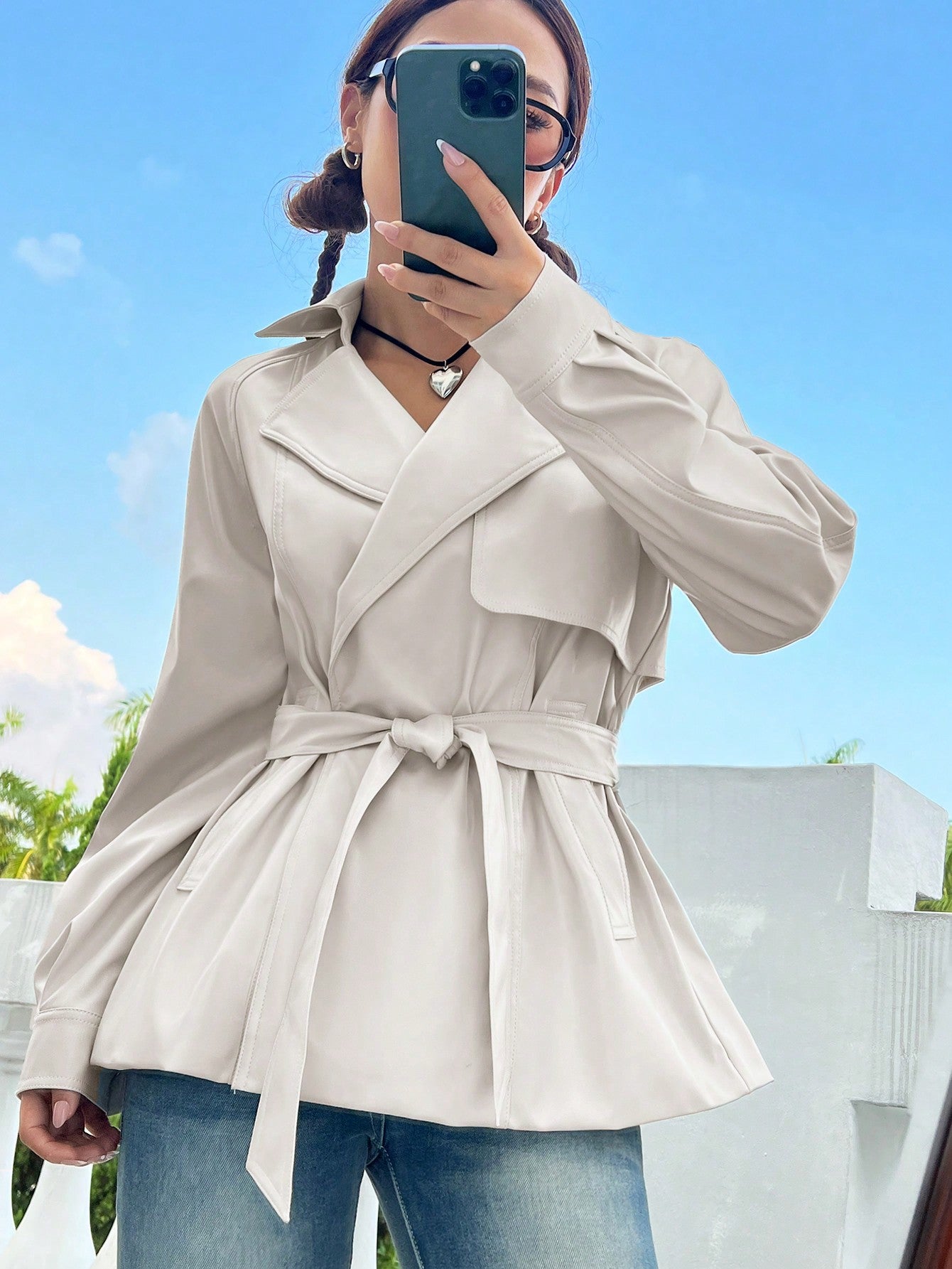 Women's Belted Trench Coat With Wide Lapel Collar